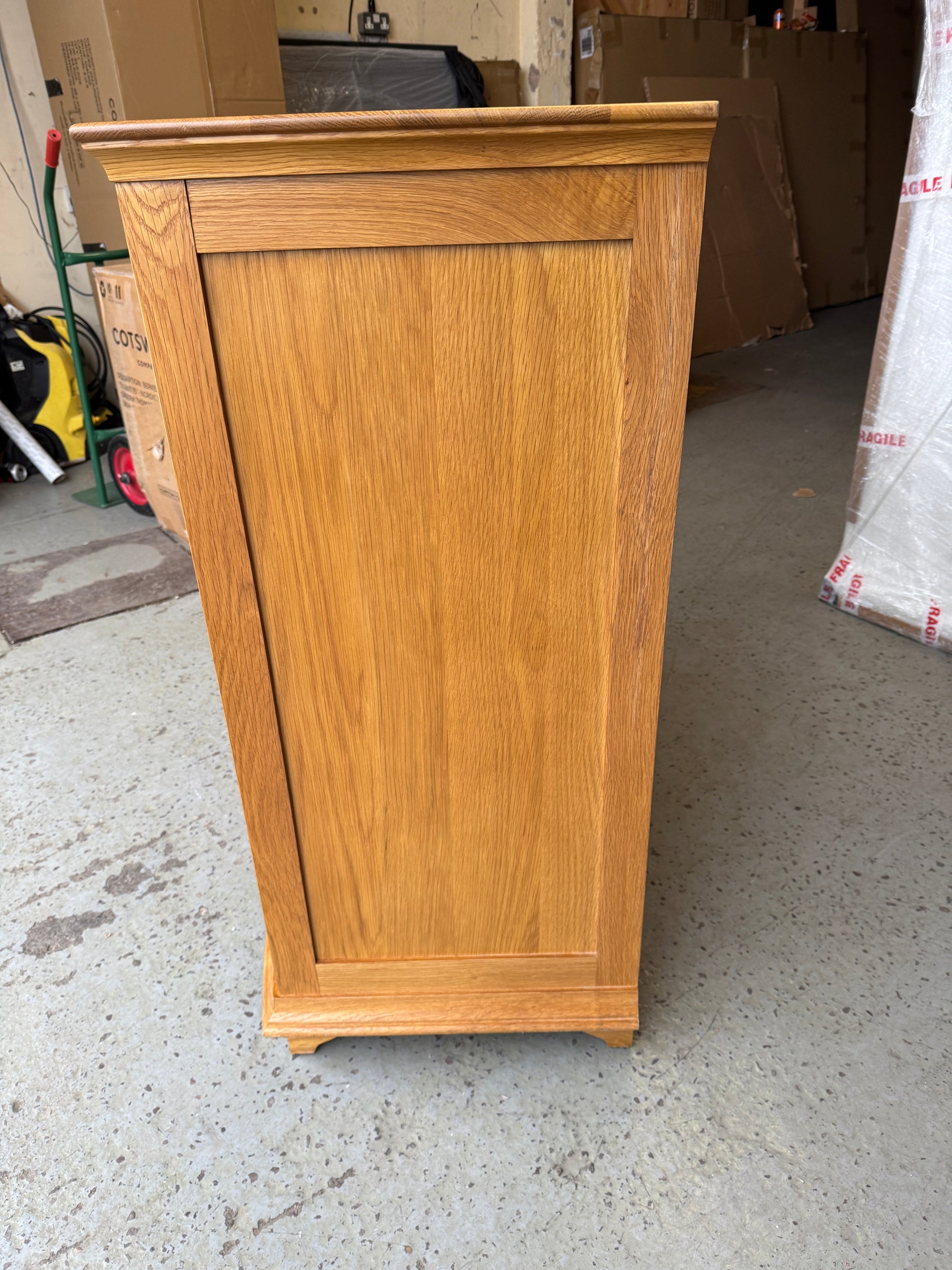 WINCHCOMBE OILED OAK
5 Drawer Chest Quality Furniture Clearance Ltd