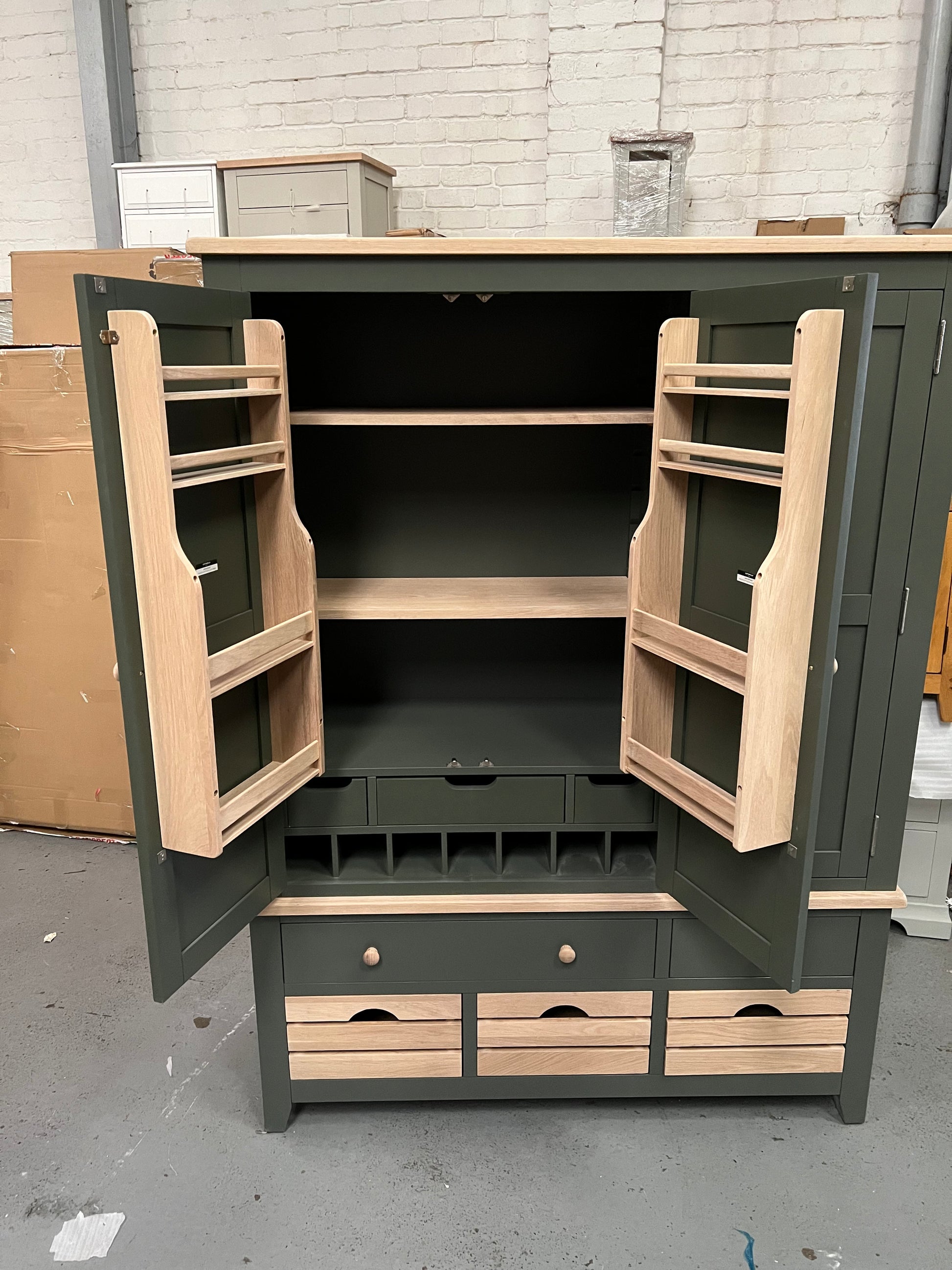 CHESTER FOREST GREEN
Triple Larder Quality Furniture Clearance Ltd
