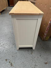 Load image into Gallery viewer, CHESTER CLASSIC CREAM
8 Drawer Chest Quality Furniture Clearance Ltd
