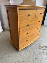 Load image into Gallery viewer, WINCHCOMBE OILED OAK
5 Drawer Chest Quality Furniture Clearance Ltd
