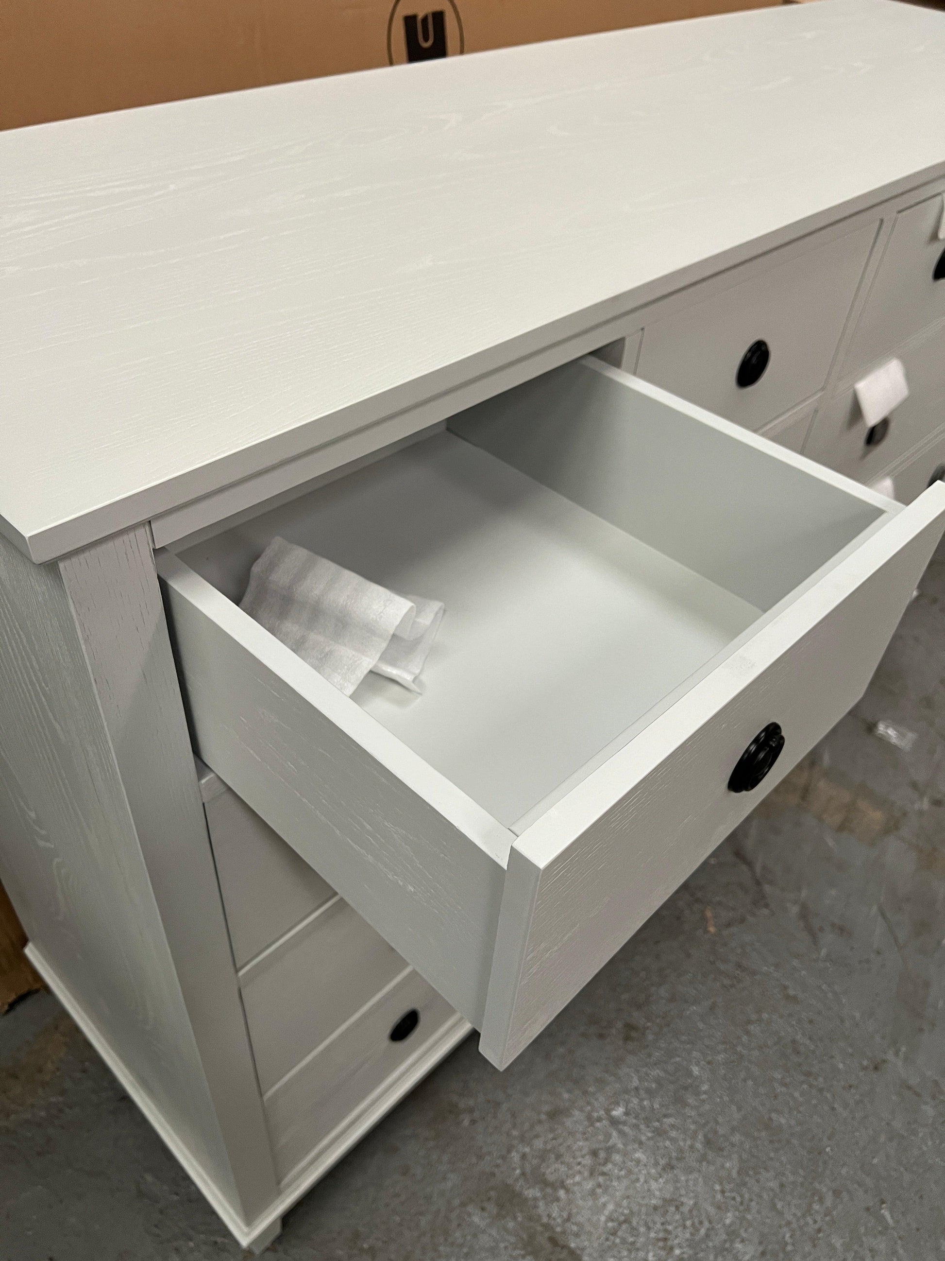 CHARLBURY MINERAL GREY
10 Drawer Chest Quality Furniture Clearance Ltd