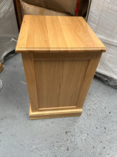 Load image into Gallery viewer, Set of 2 APPLEBY LIGHT OAK 3 Drawer Bedside Tables Quality Furniture Clearance Ltd

