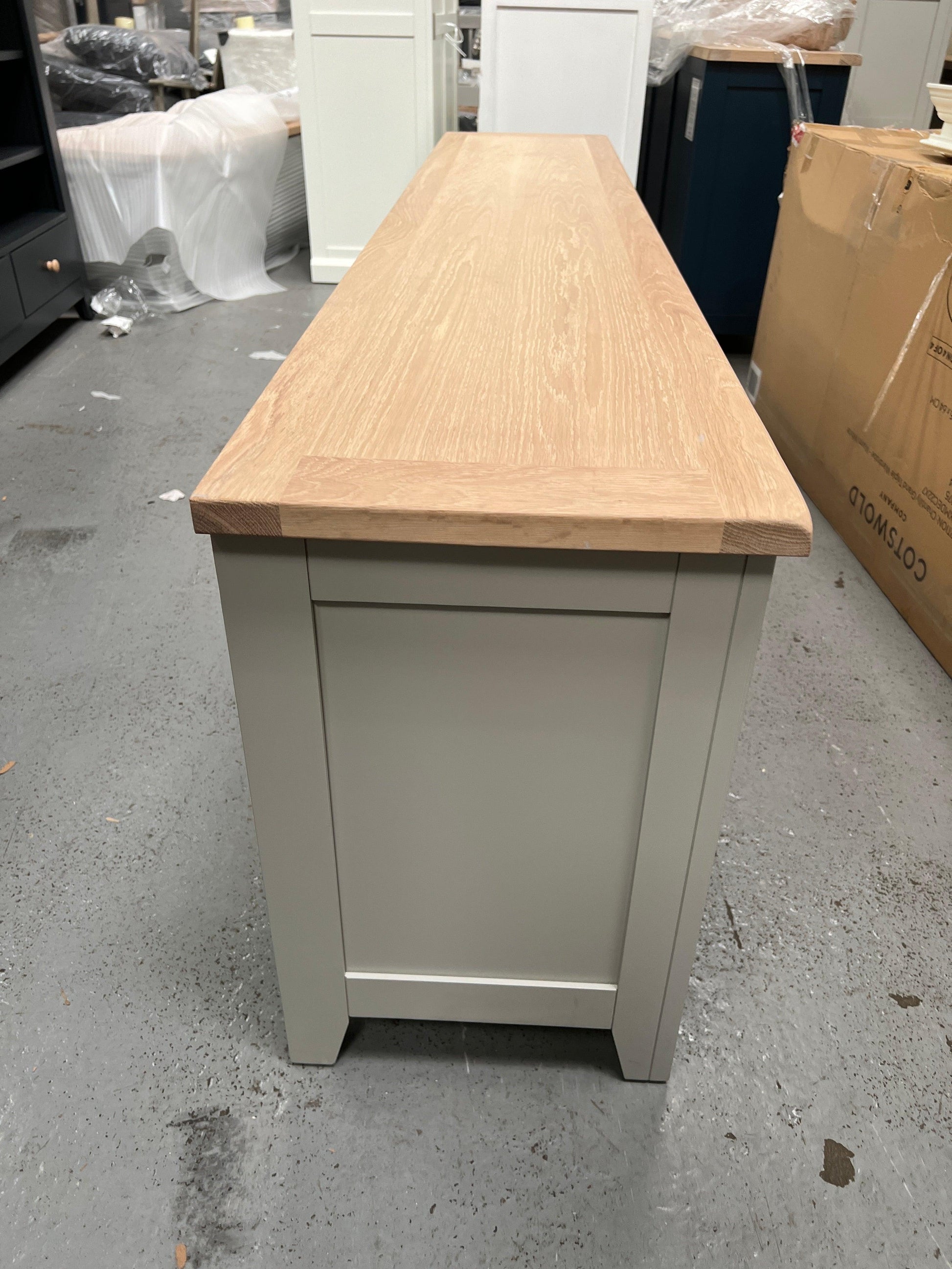 CHESTER DOVE GREY
XXL TV Stand up to 90" Quality Furniture Clearance Ltd