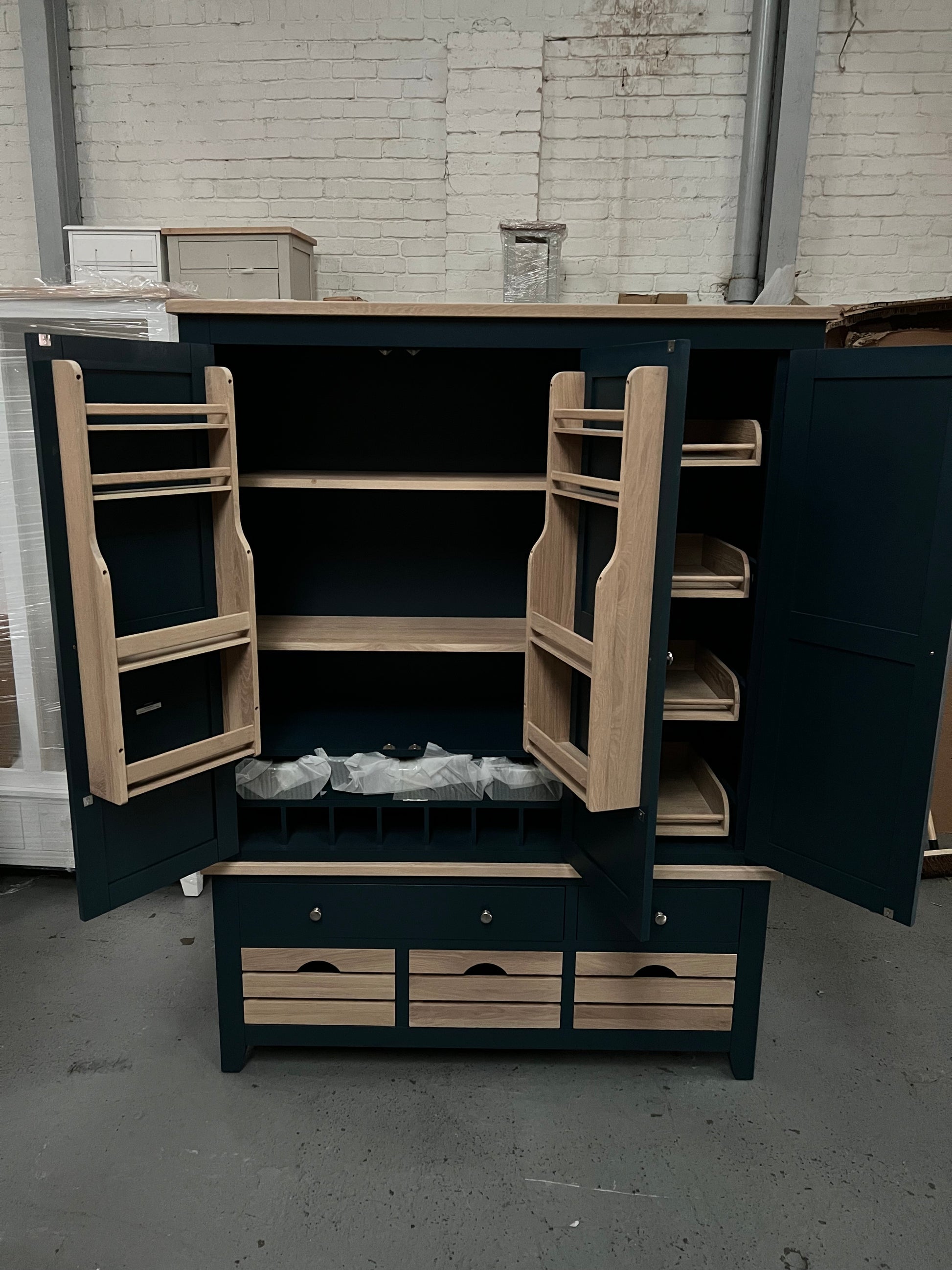 CHESTER MIDNIGHT BLUE
Triple Larder Quality Furniture Clearance Ltd
