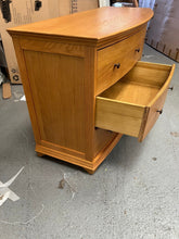 Load image into Gallery viewer, WINCHCOMBE OILED OAK
Low and Wide 6 Drawer Chest Quality Furniture Clearance Ltd
