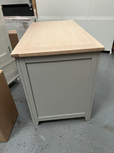 Load image into Gallery viewer, CHESTER DOVE GREY
Breakfast Bar Island and Stools Set Quality Furniture Clearance Ltd
