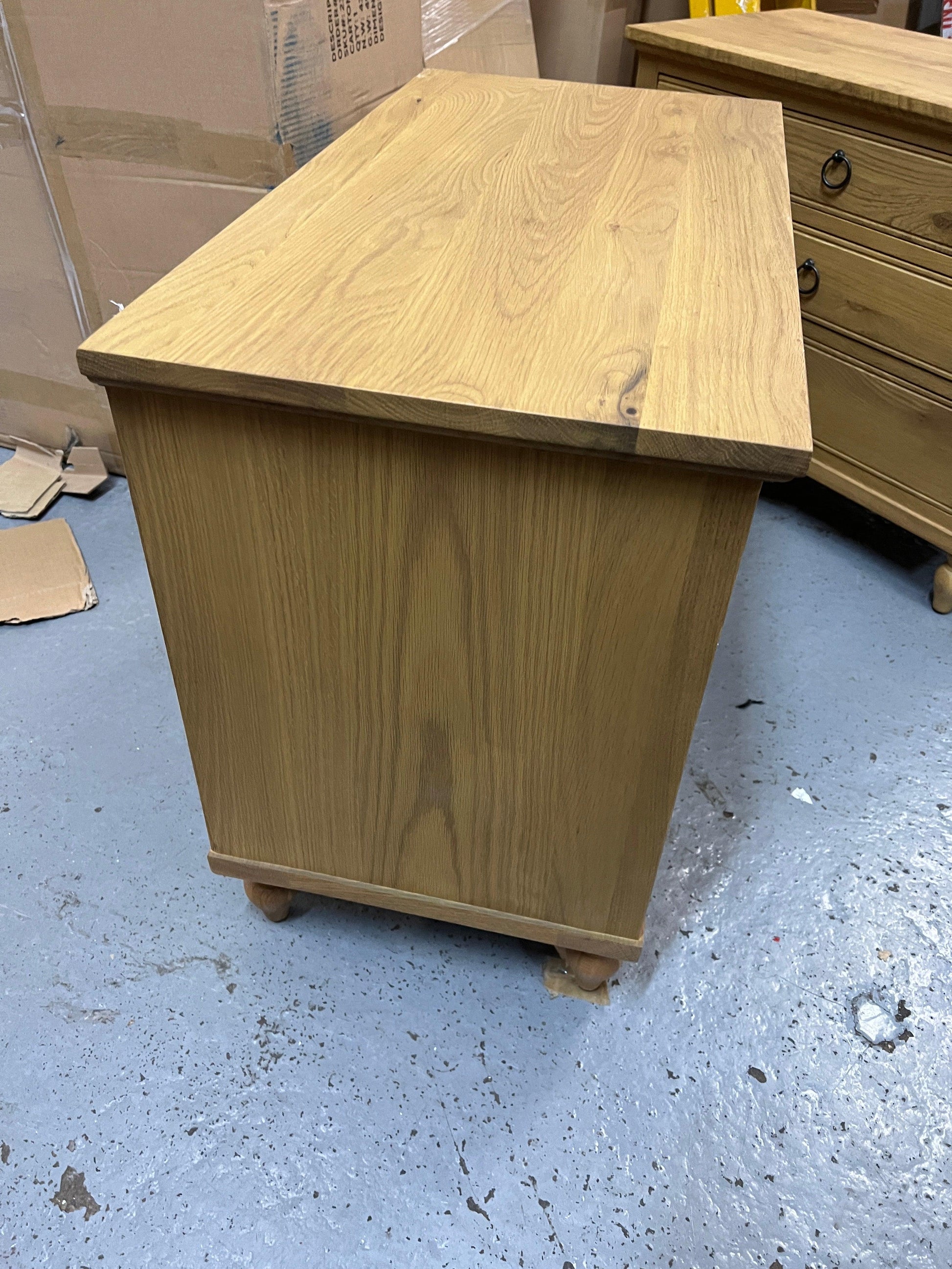 Set Of 2 ELKSTONE MELLOW OAK
Large 3 Drawer Bedside Quality Furniture Clearance Ltd