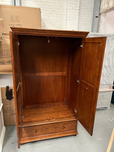 Load image into Gallery viewer, WINCHCOMBE DARK OAK
Double Wardrobe Quality Furniture Clearance Ltd
