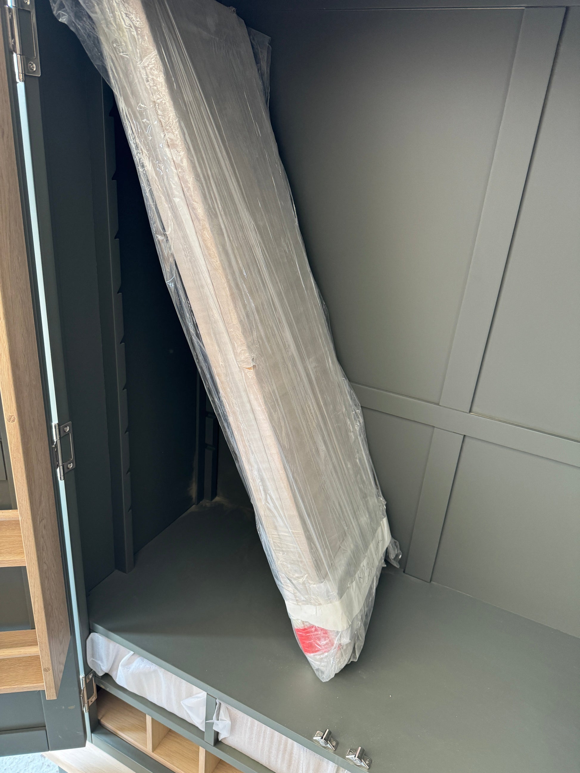 CHESTER FOREST GREEN
Double Larder Quality Furniture Clearance Ltd