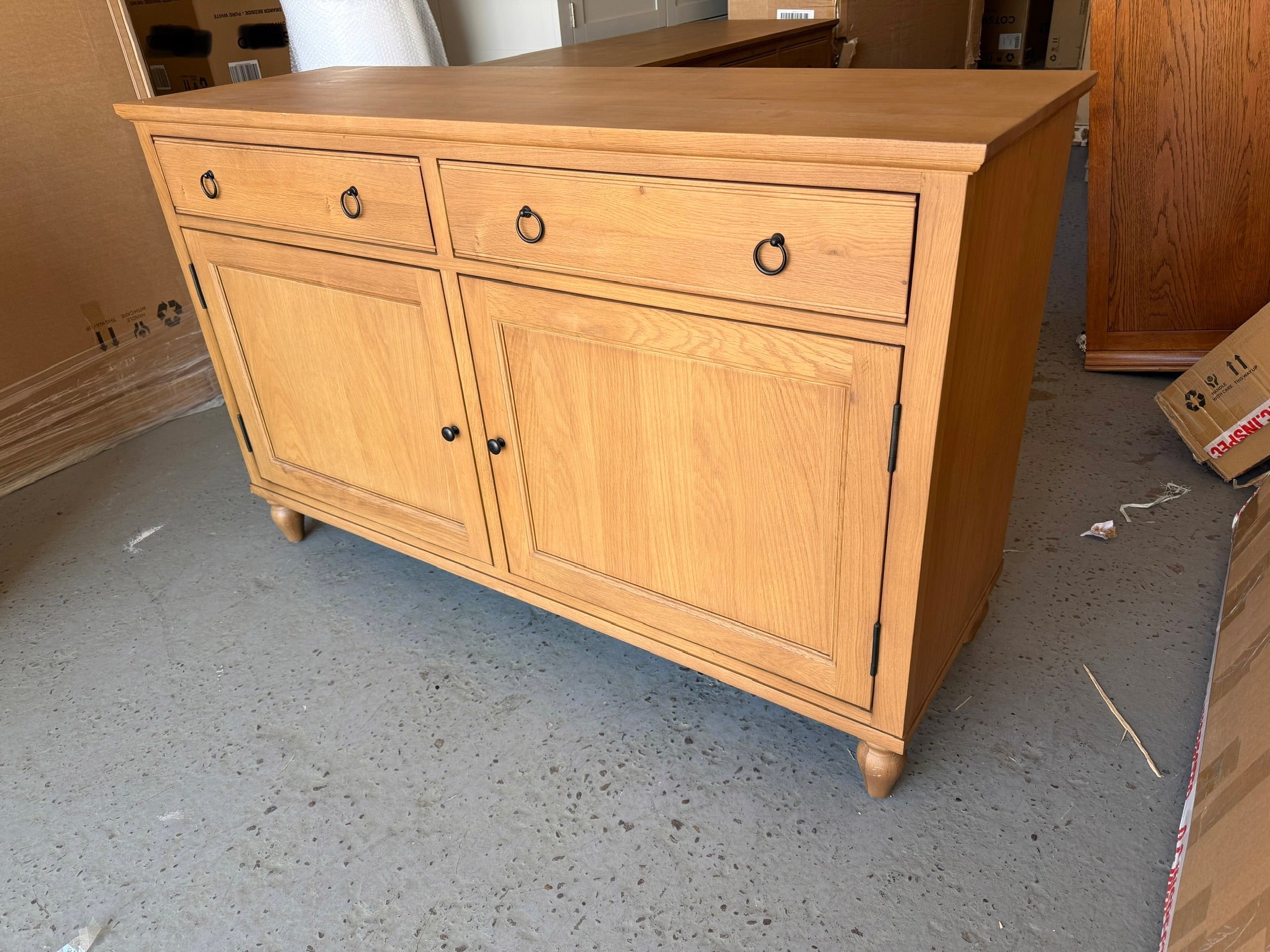 ELKSTONE MELLOW OAK
Large Sideboard Quality Furniture Clearance Ltd