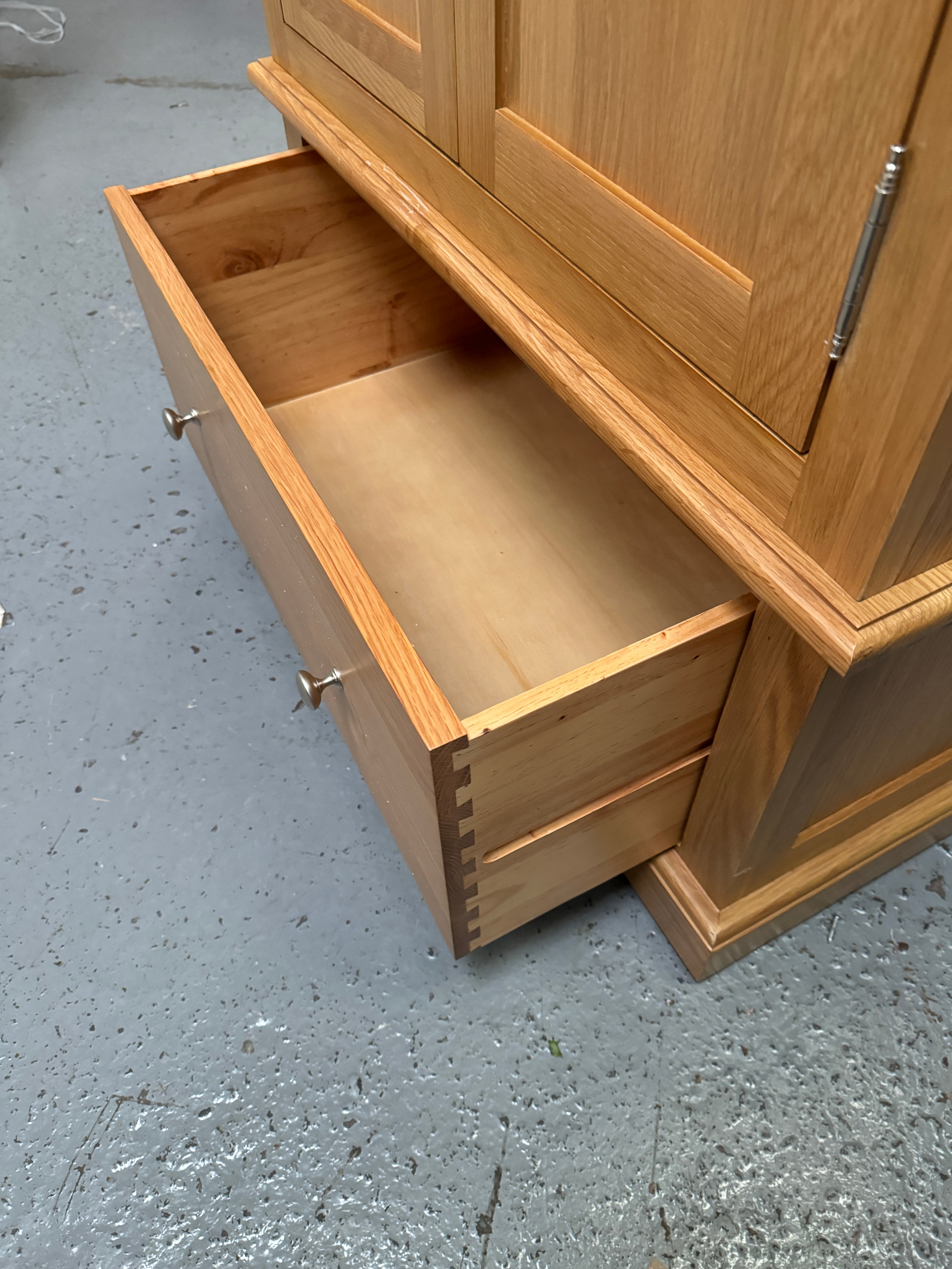 APPLEBY LIGHT OAK
Narrow Double Wardrobe Quality Furniture Clearance Ltd