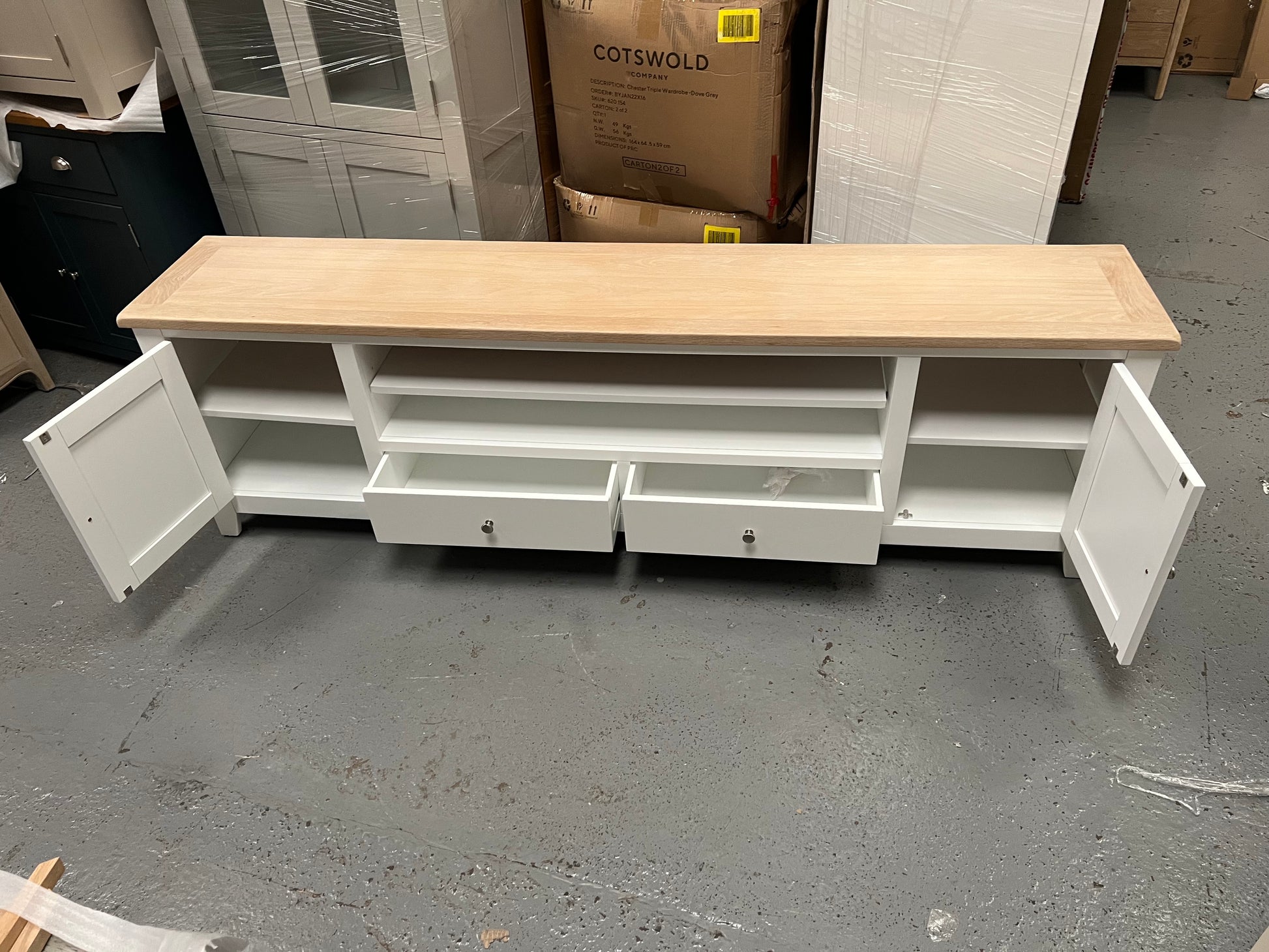 CHESTER PURE WHITE
XXL TV Stand up to 90" Quality Furniture Clearance Ltd