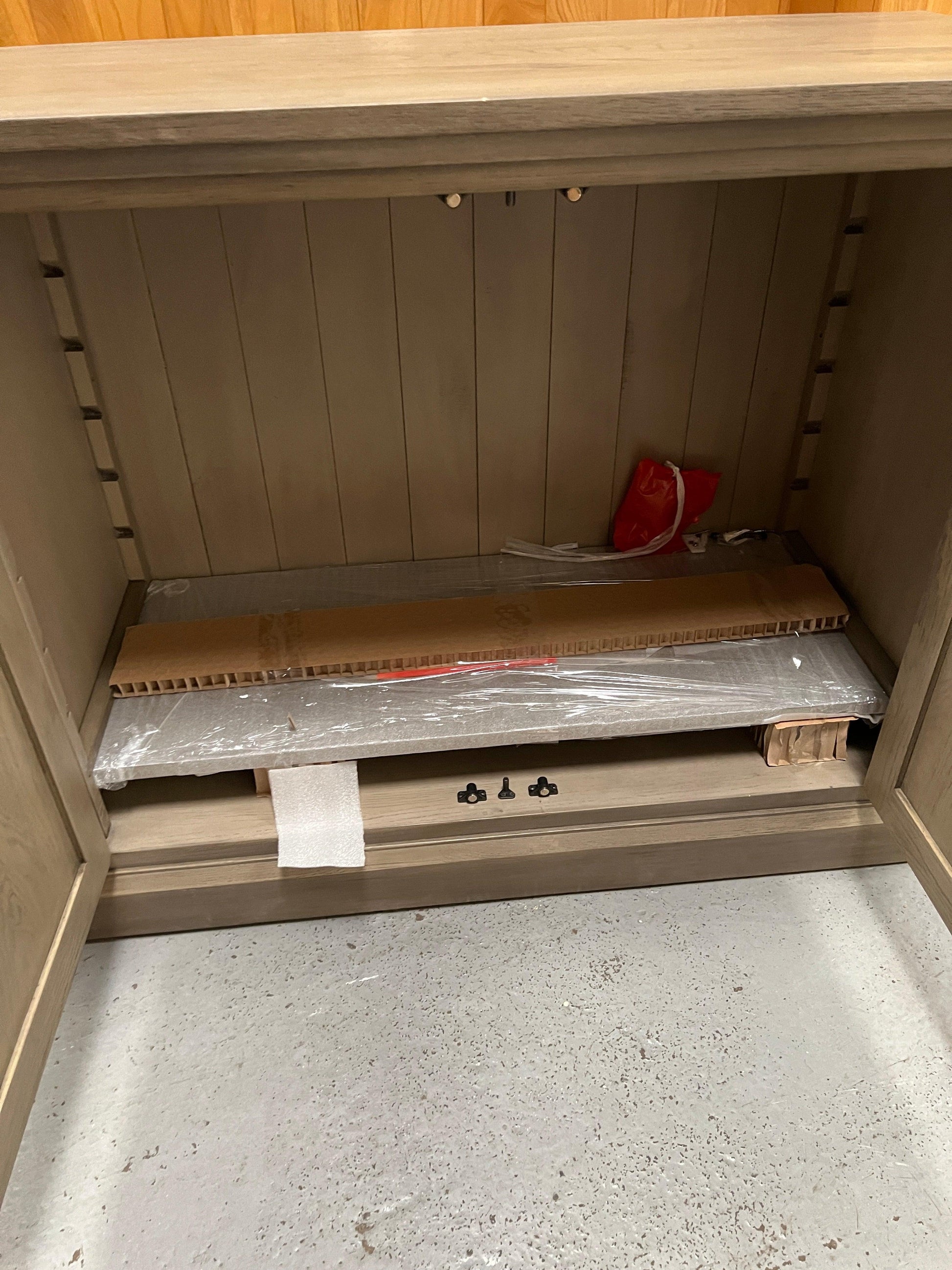 NOTGROVE WEATHERED OAK
NEW 4 Door Sideboard Quality Furniture Clearance Ltd