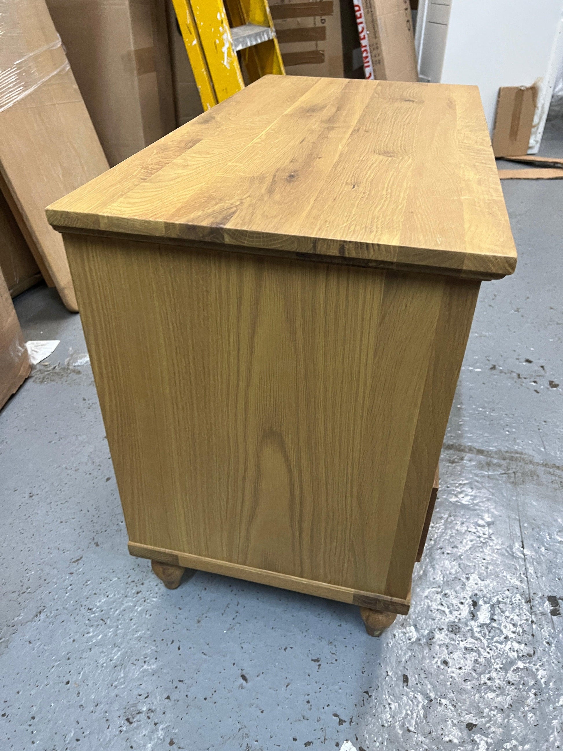 Set Of 2 ELKSTONE MELLOW OAK
Large 3 Drawer Bedside Quality Furniture Clearance Ltd