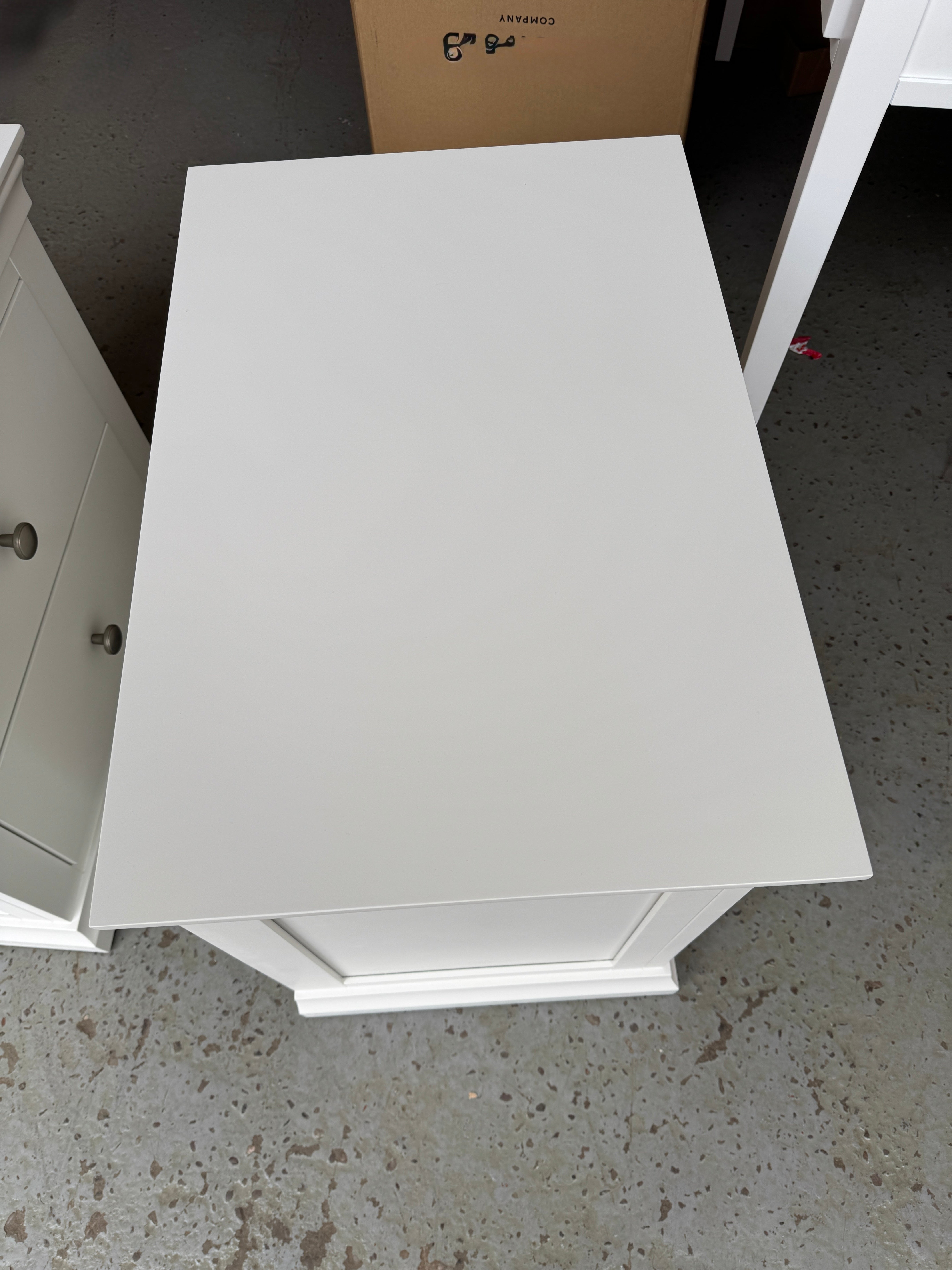 Set of 2 Chantilly warm white Jumbo Bedsides furniture delivered