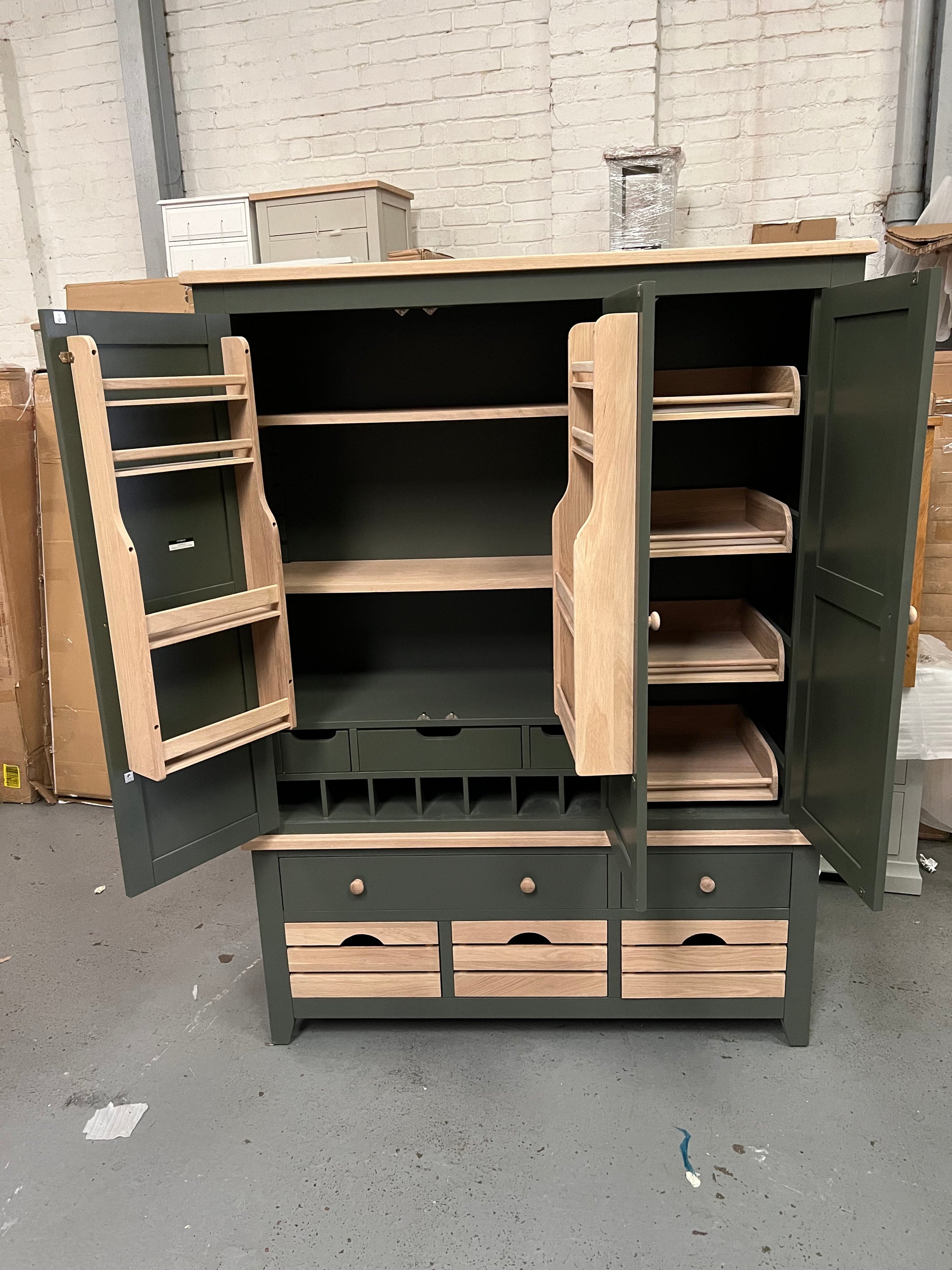 CHESTER FOREST GREEN
Triple Larder Quality Furniture Clearance Ltd