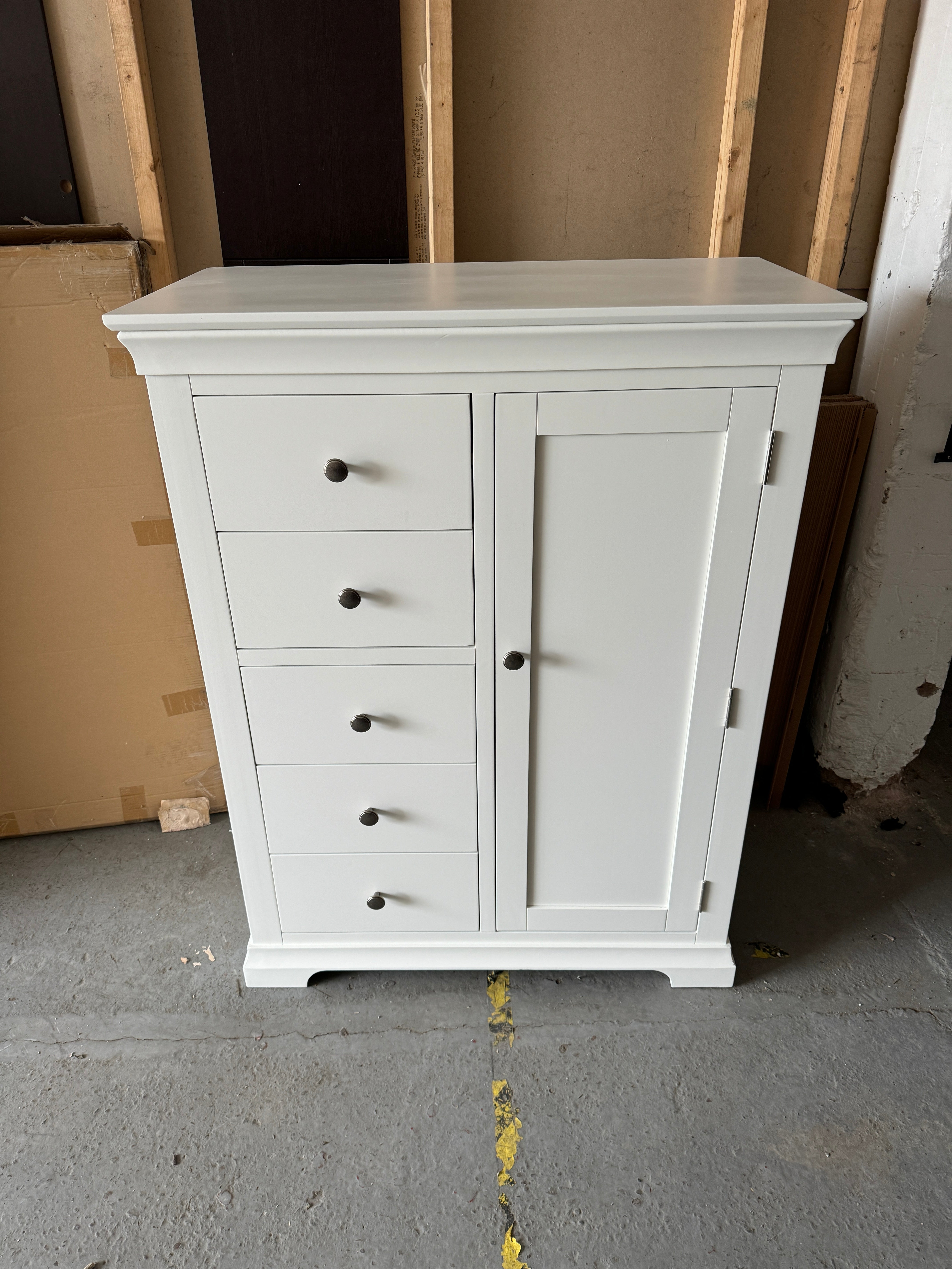 CHANTILLY WARM WHITE
Combination Wardrobe Quality Furniture Clearance Ltd