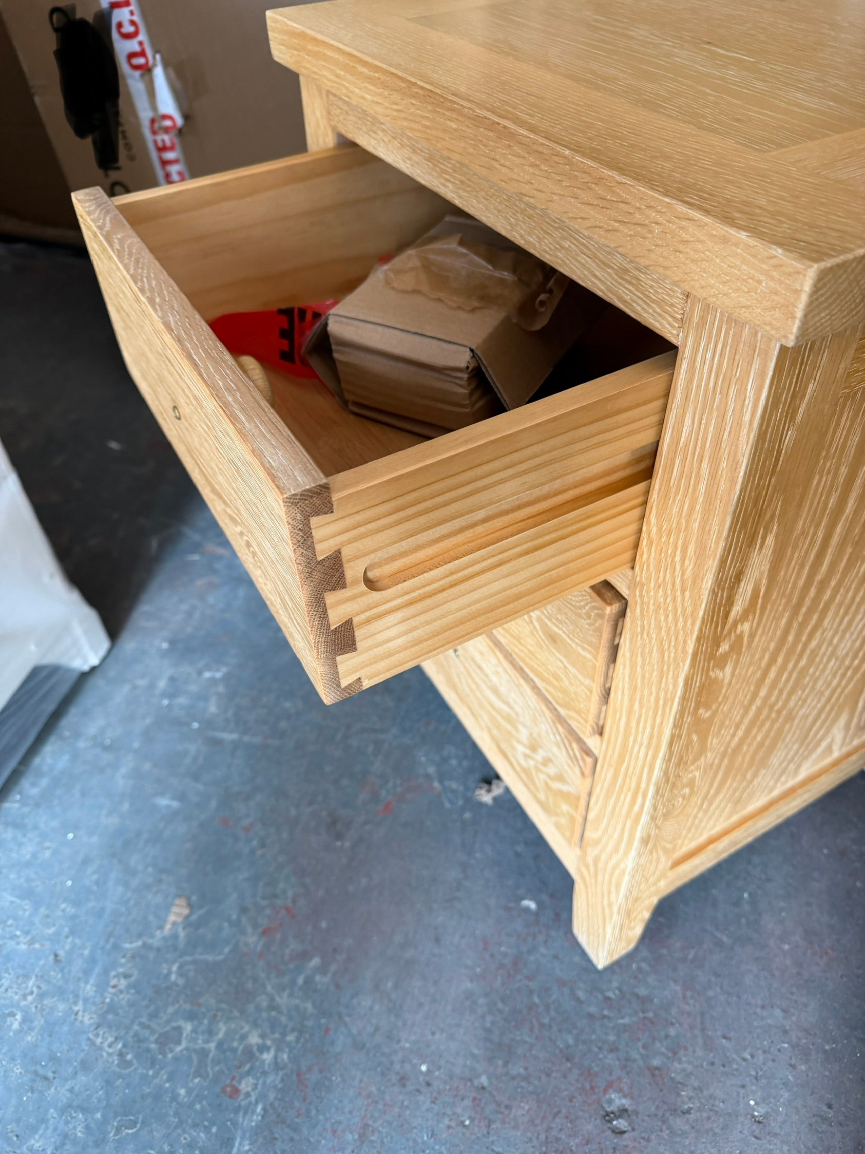 INGLESHAM WHITEWASH OAK
3 Drawer Bedside Table Quality Furniture Clearance Ltd