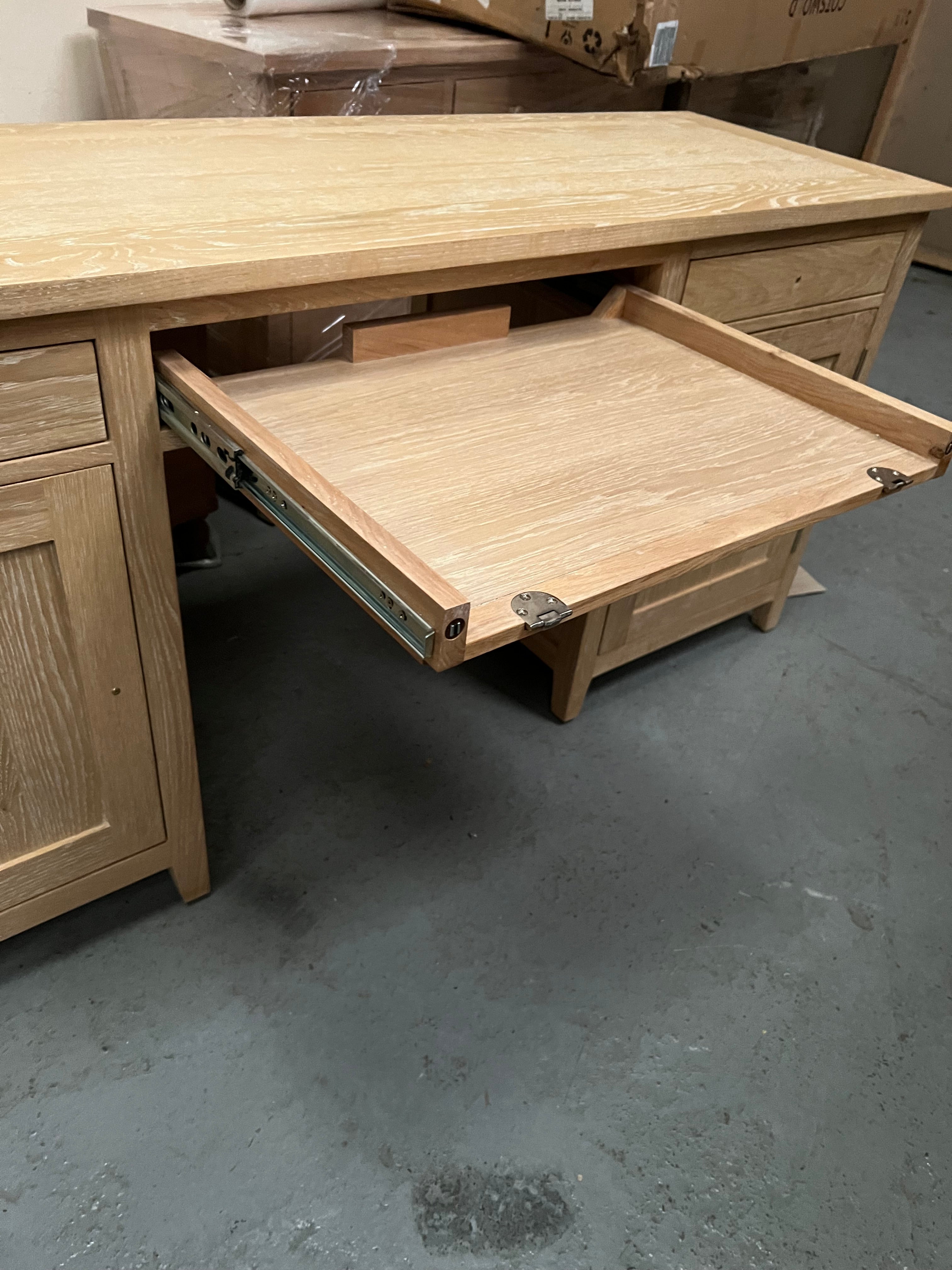 INGLESHAM WHITEWASH OAK
Double Pedestal Desk Quality Furniture Clearance Ltd