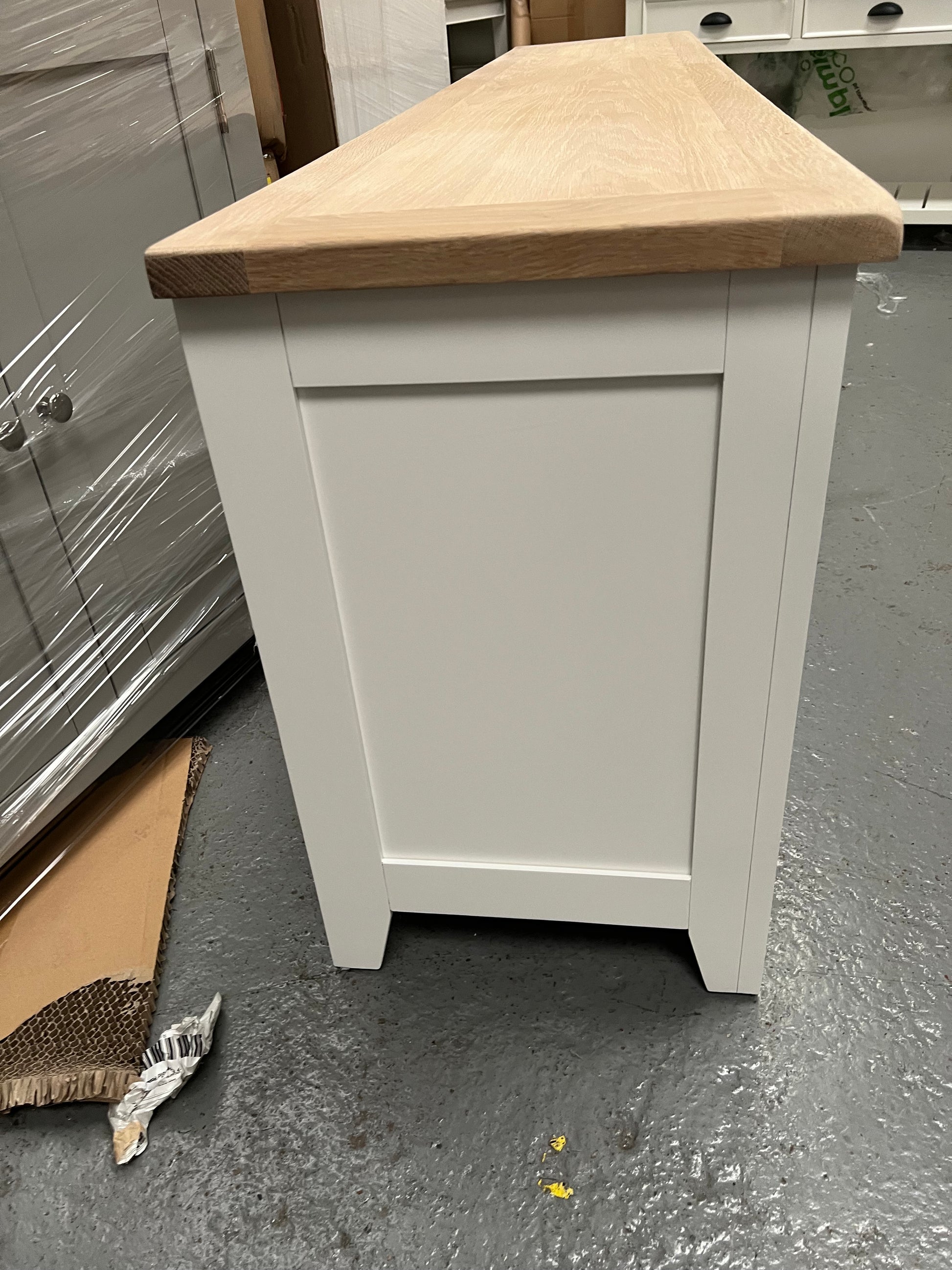 CHESTER PURE WHITE
XXL TV Stand up to 90" Quality Furniture Clearance Ltd