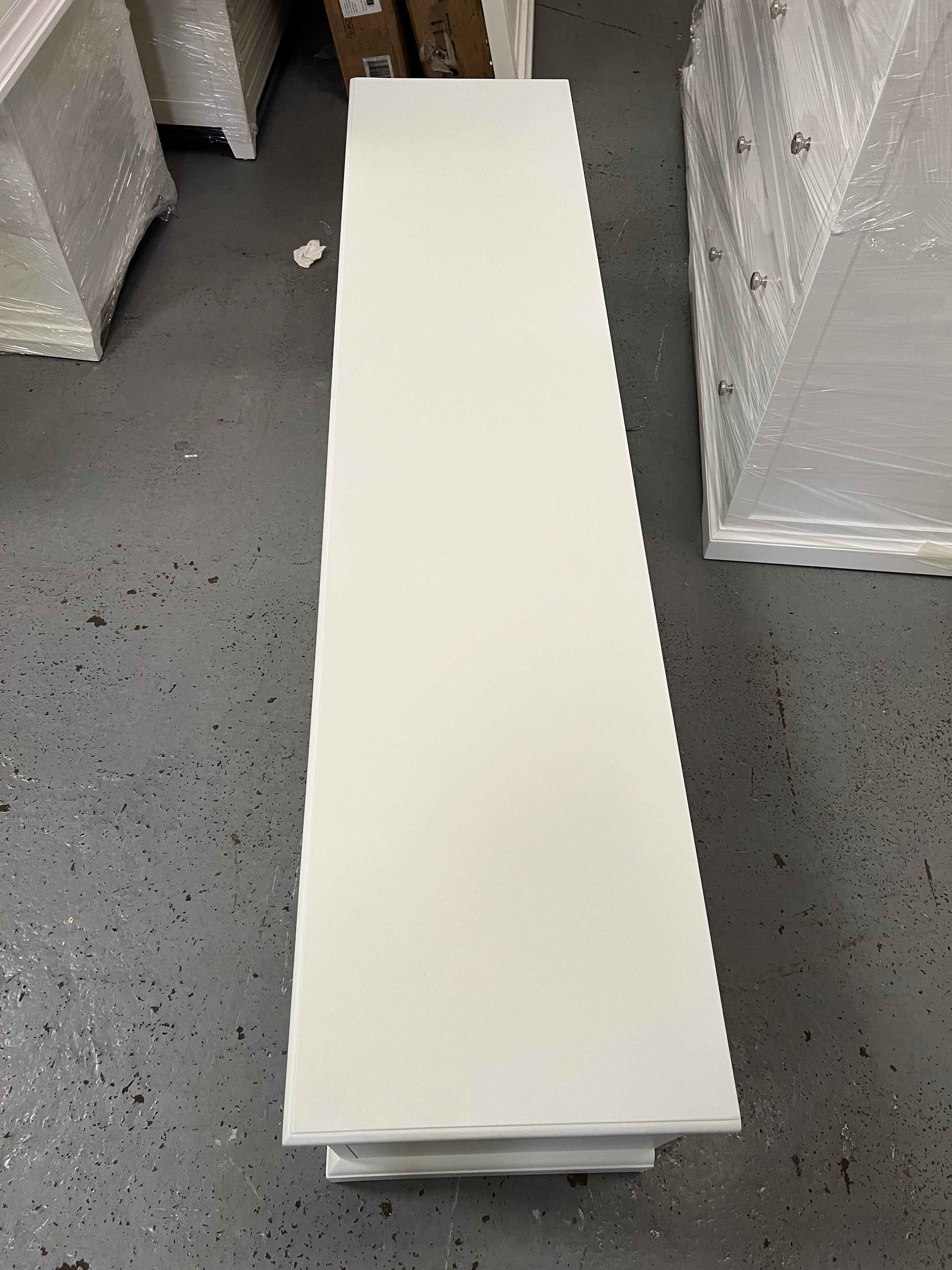 BURFORD IVORY
Extra Large TV Stand up to 75"