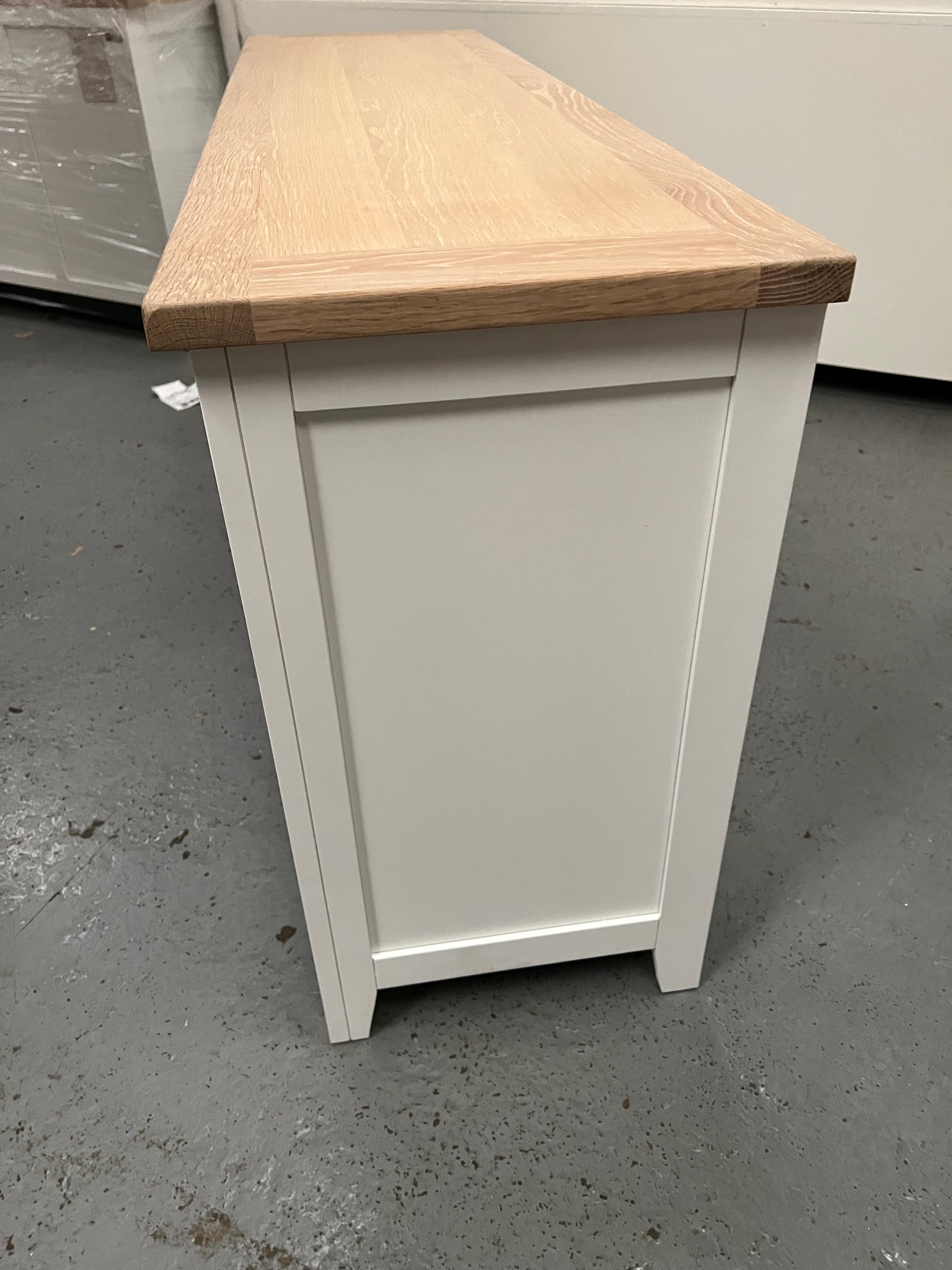 CHESTER PURE WHITE
Low and Wide Chest Quality Furniture Clearance Ltd