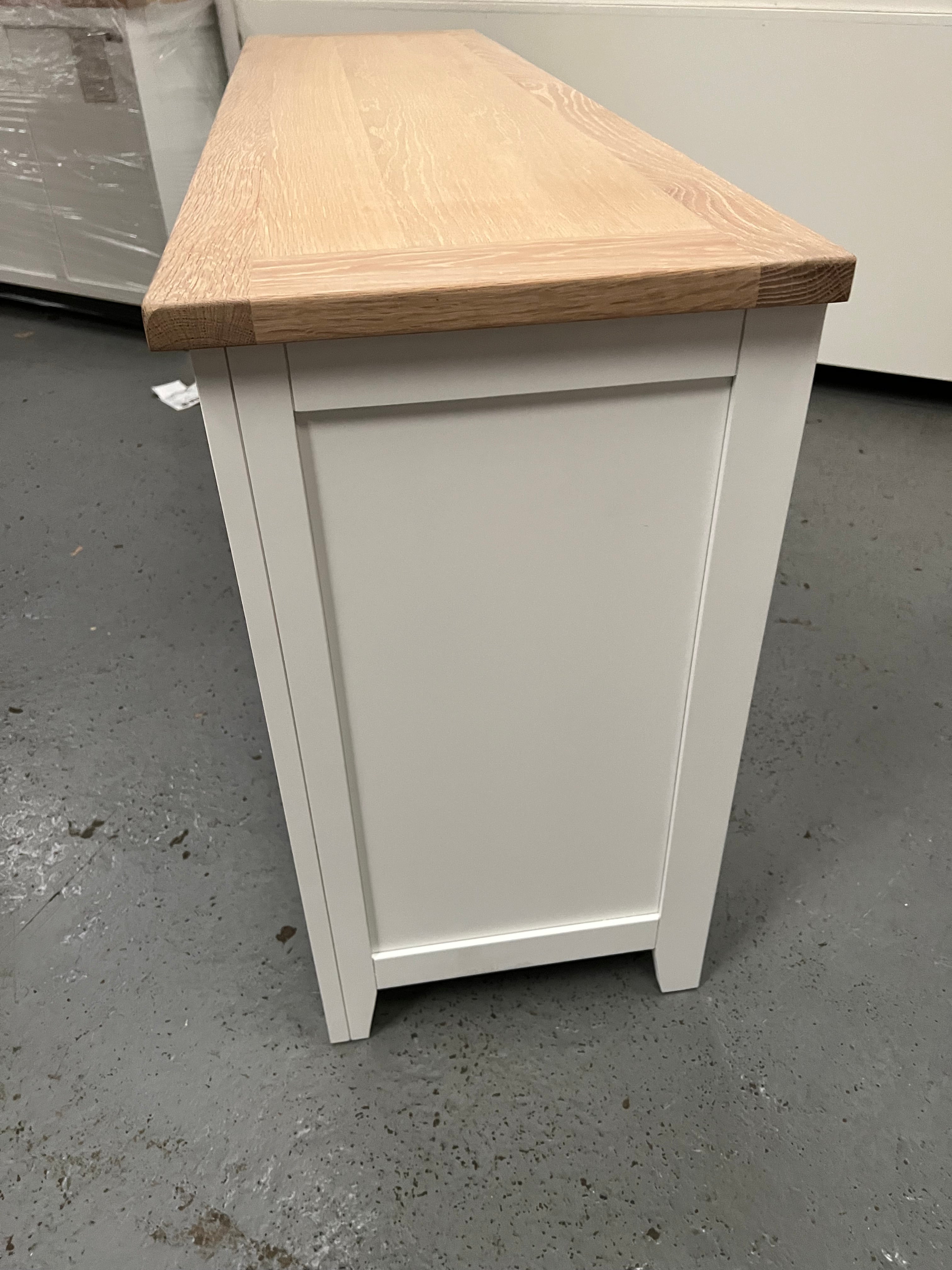 CHESTER PURE WHITE
Low and Wide Chest Quality Furniture Clearance Ltd