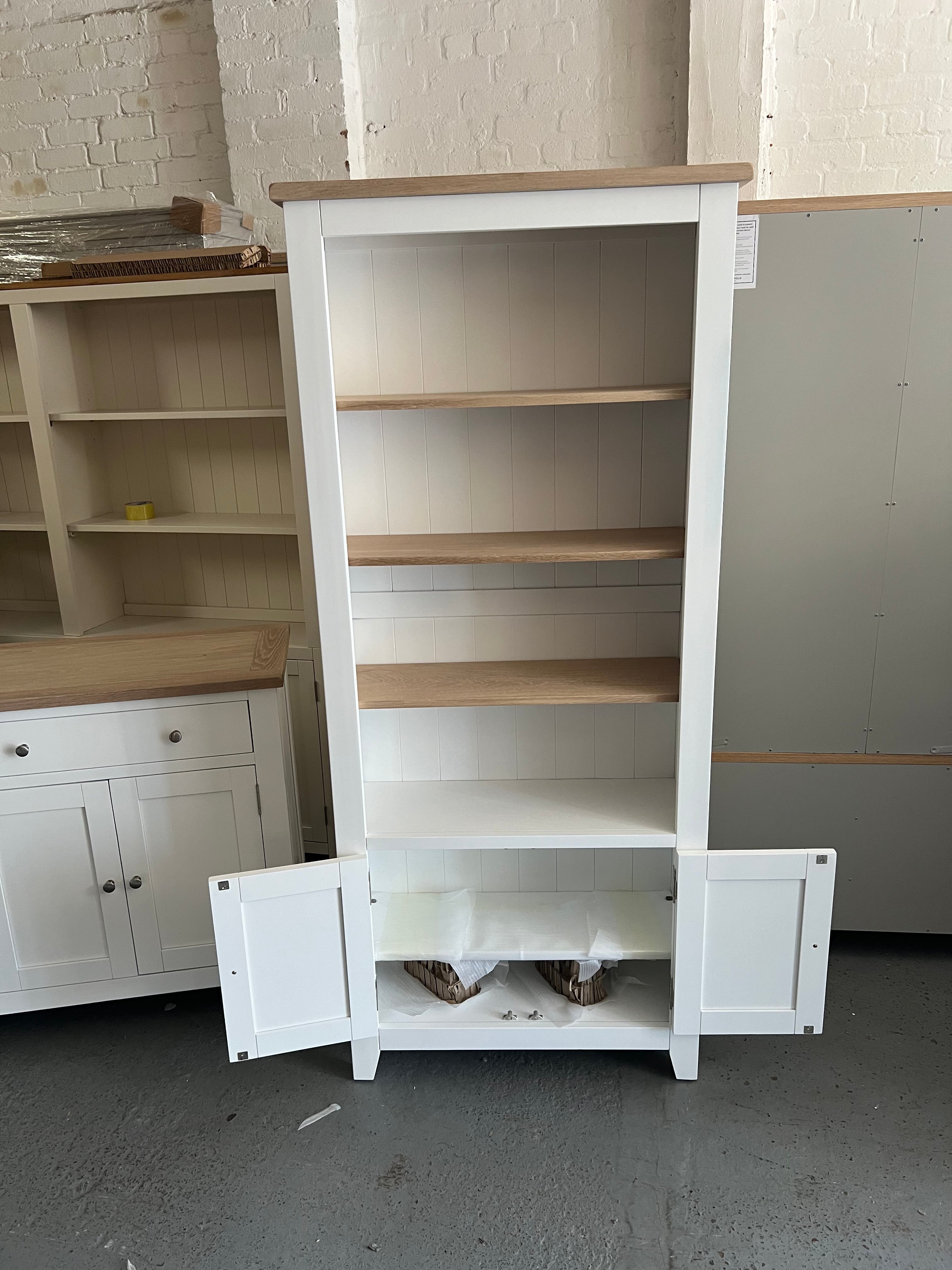 CHESTER PURE WHITE
Alcove Display Cabinet Quality Furniture Clearance Ltd