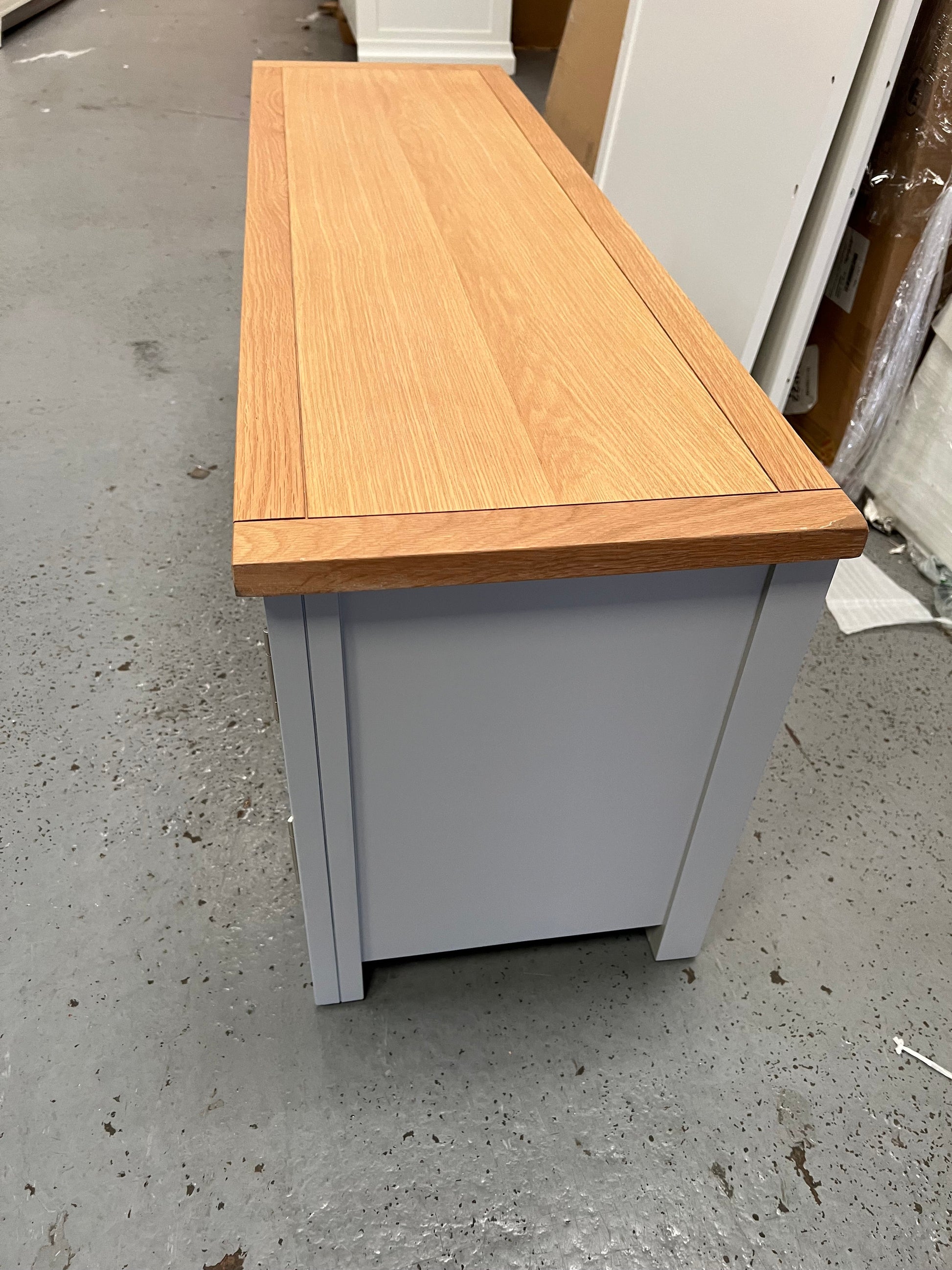 SIMPLY COTSWOLD PEBBLE GREY TV Stand up to 50" Quality Furniture Clearance Ltd