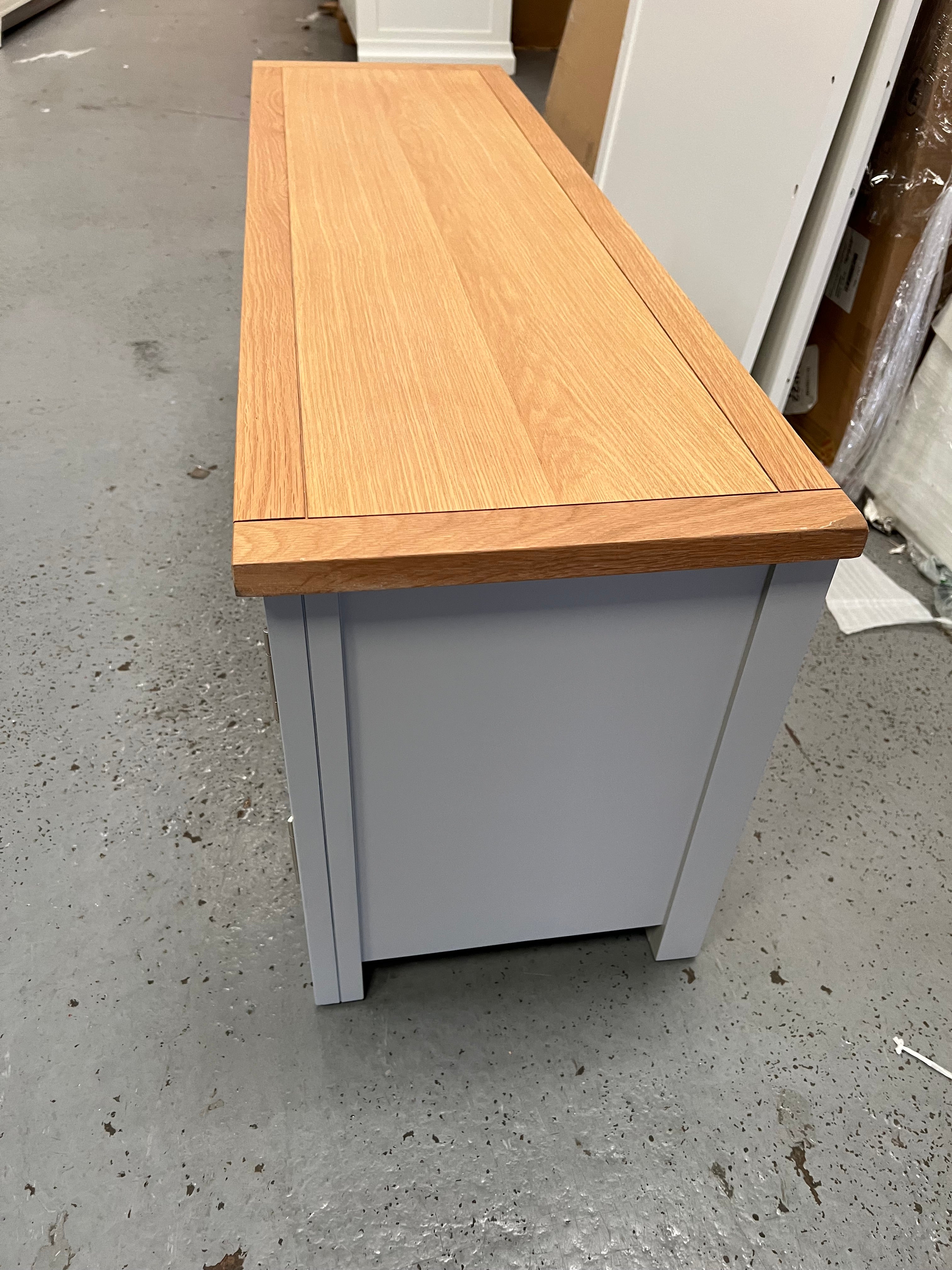 SIMPLY COTSWOLD PEBBLE GREY TV Stand up to 50" Quality Furniture Clearance Ltd