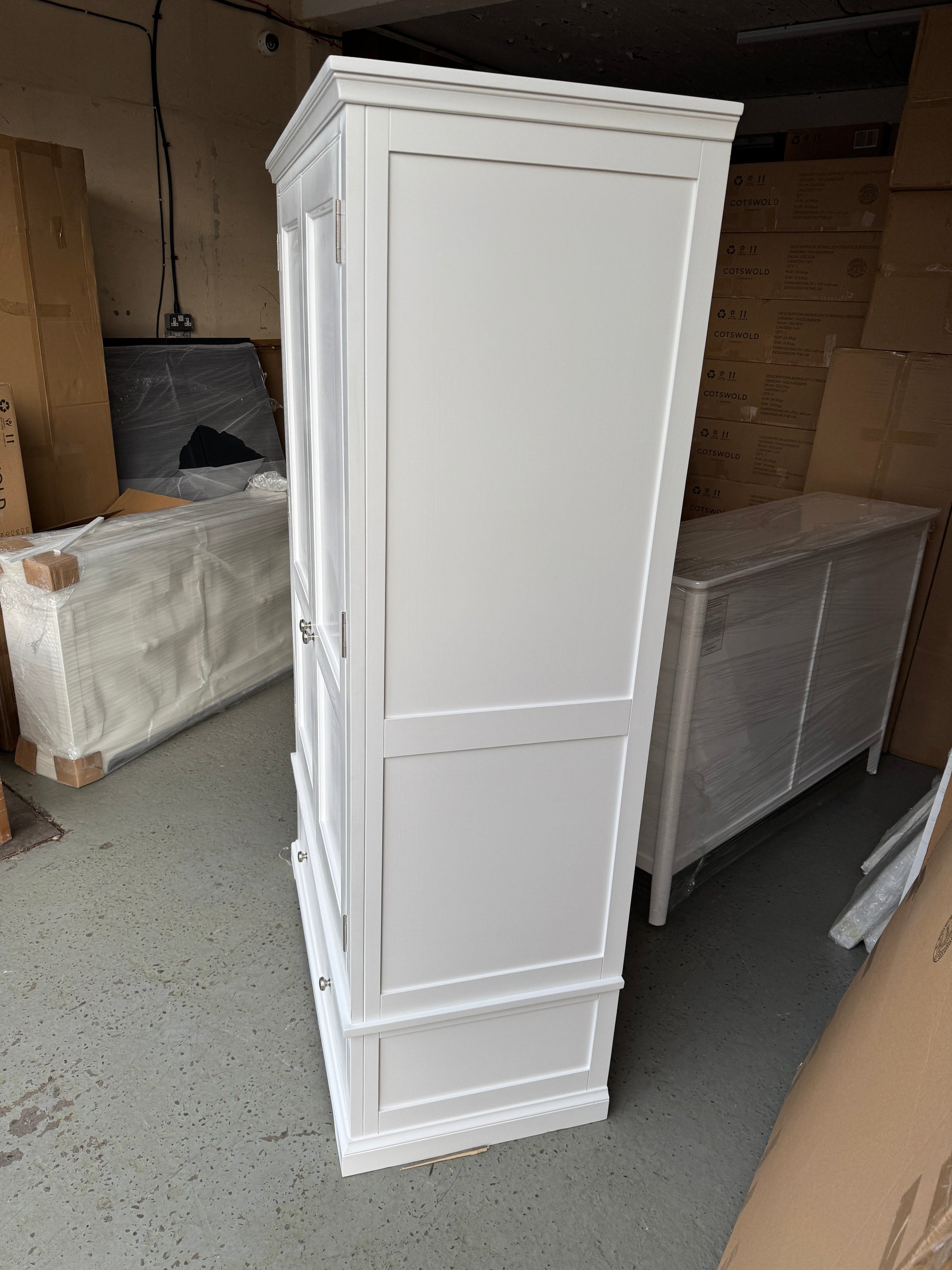 FAIRFORD WARM WHITE
Double Wardrobe Quality Furniture Clearance Ltd