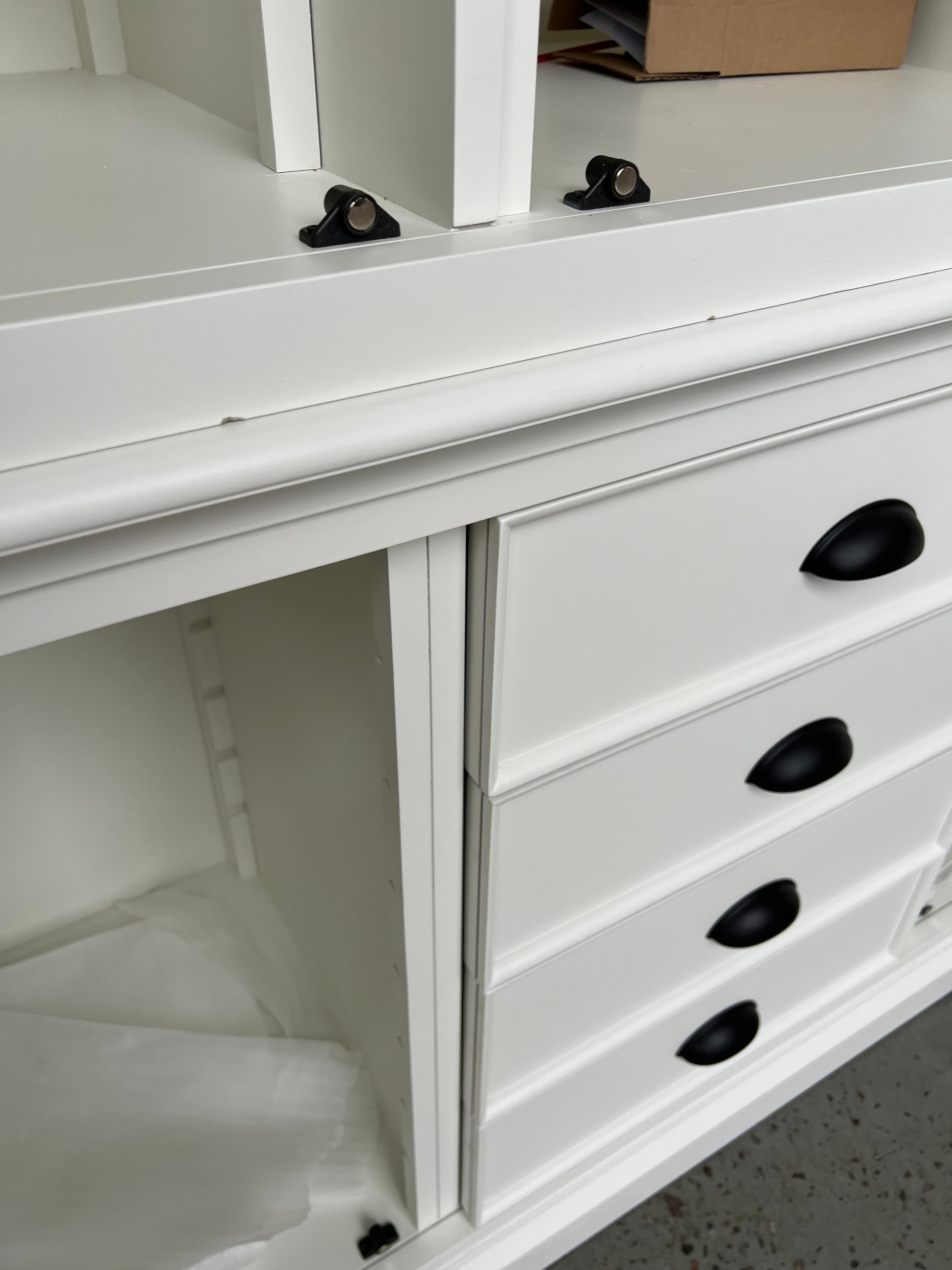 STOW WARM WHITE
Grand Triple Larder Quality Furniture Clearance Ltd