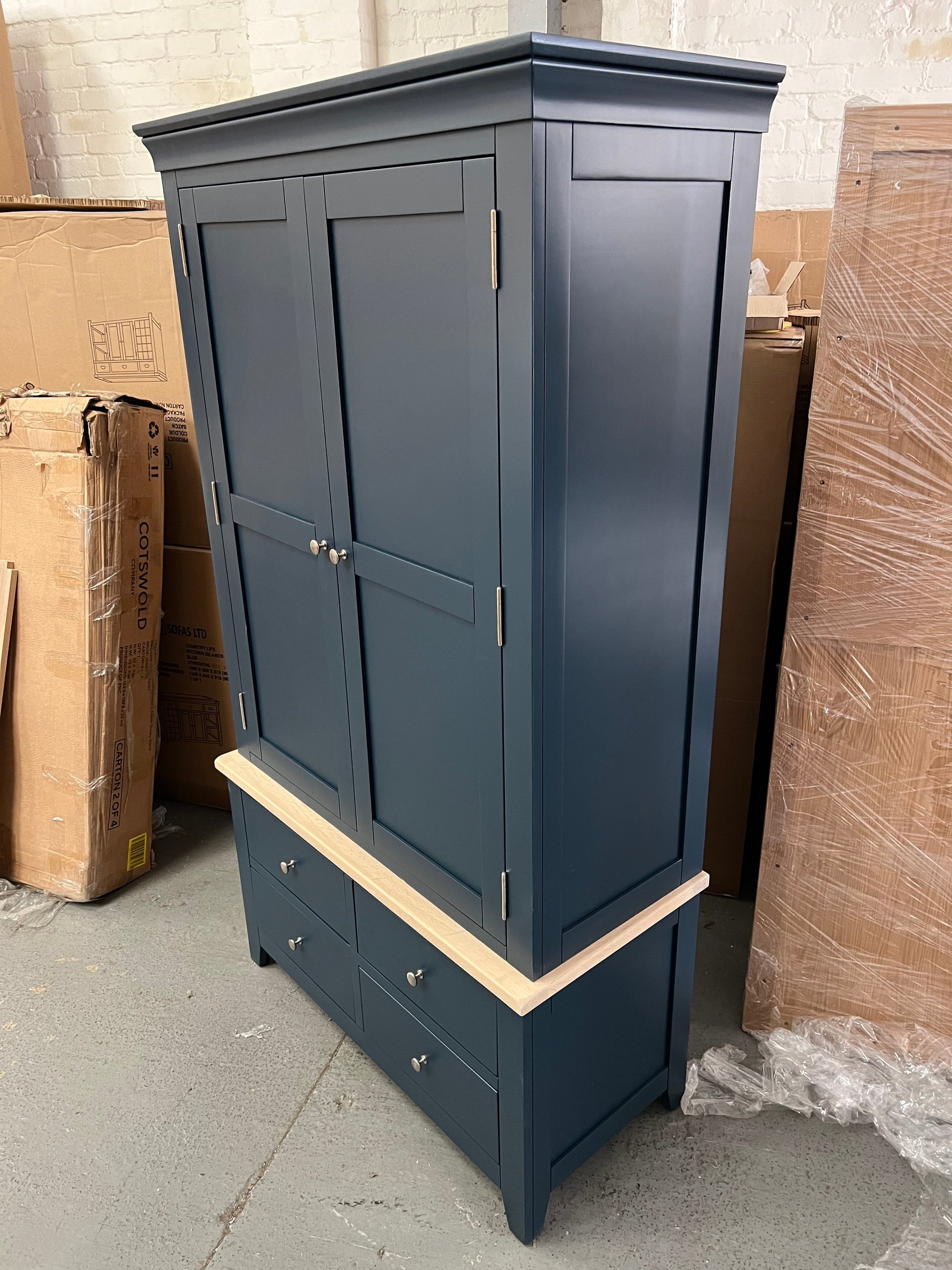 CHESTER MIDNIGHT BLUE
Double Larder Quality Furniture Clearance Ltd