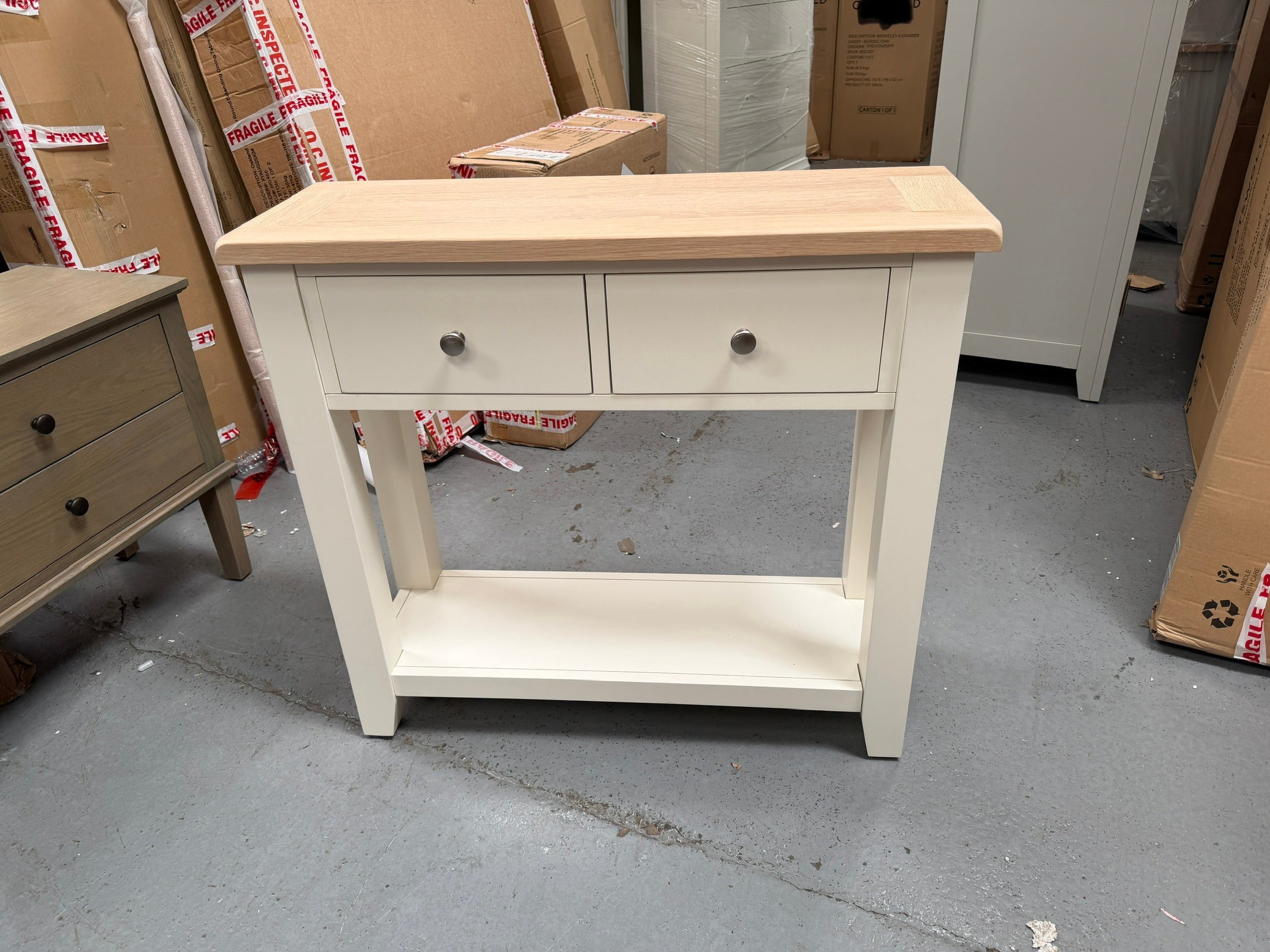 CHESTER CLASSIC CREAM
Small Console Table Quality Furniture Clearance Ltd