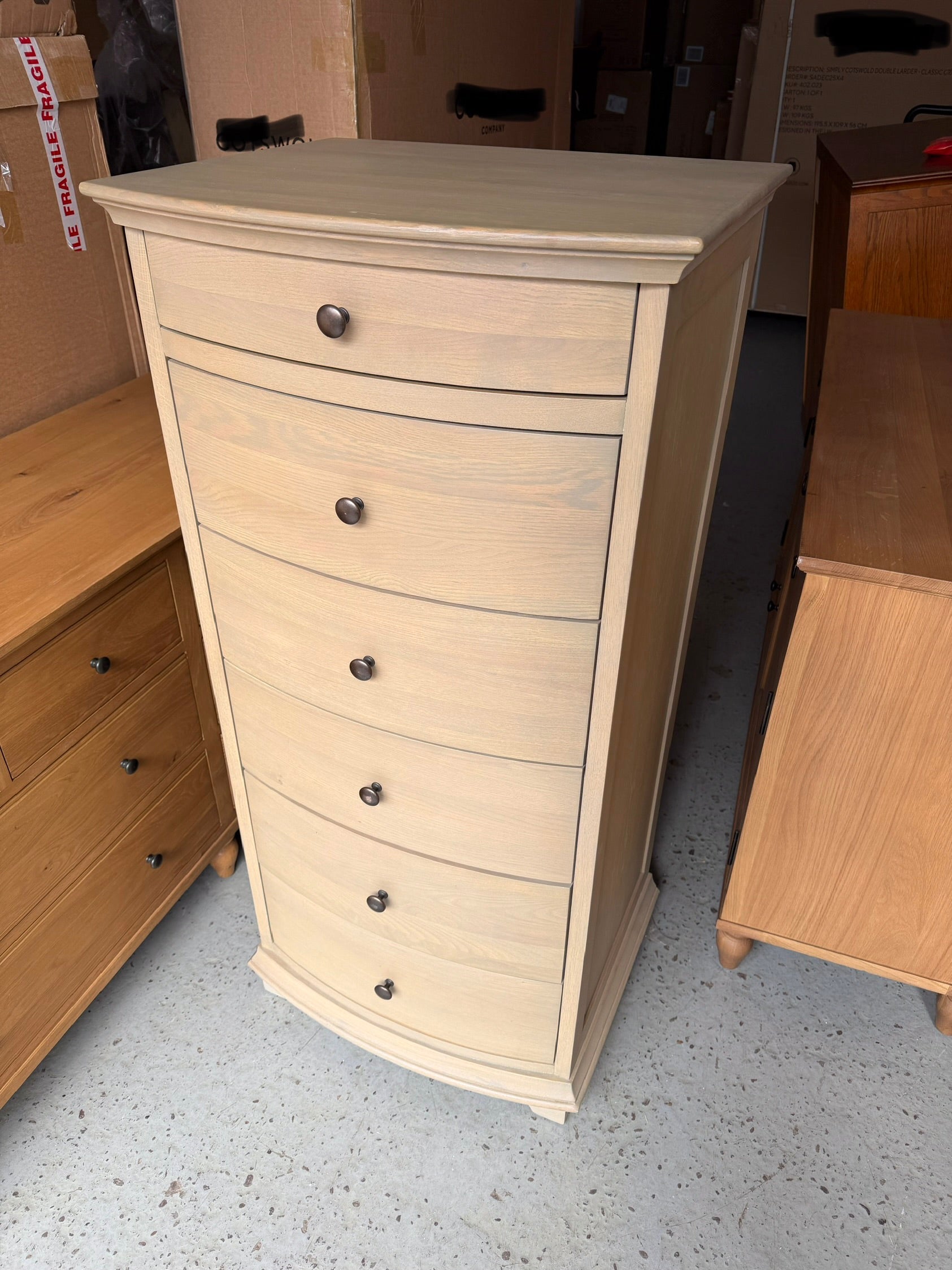 WINCHCOMBE SMOKED OAK
Vanity Tall Boy Quality Furniture Clearance Ltd