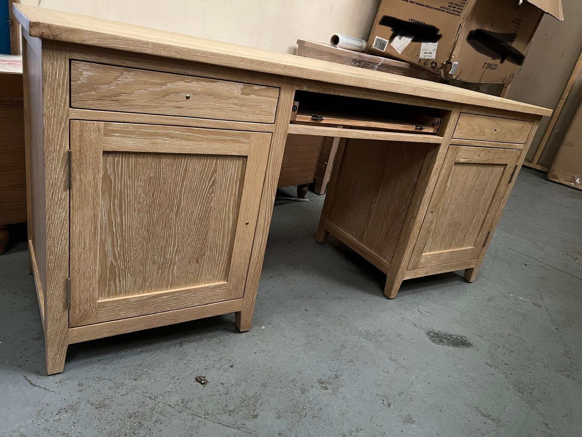 INGLESHAM WHITEWASH OAK
Double Pedestal Desk Quality Furniture Clearance Ltd
