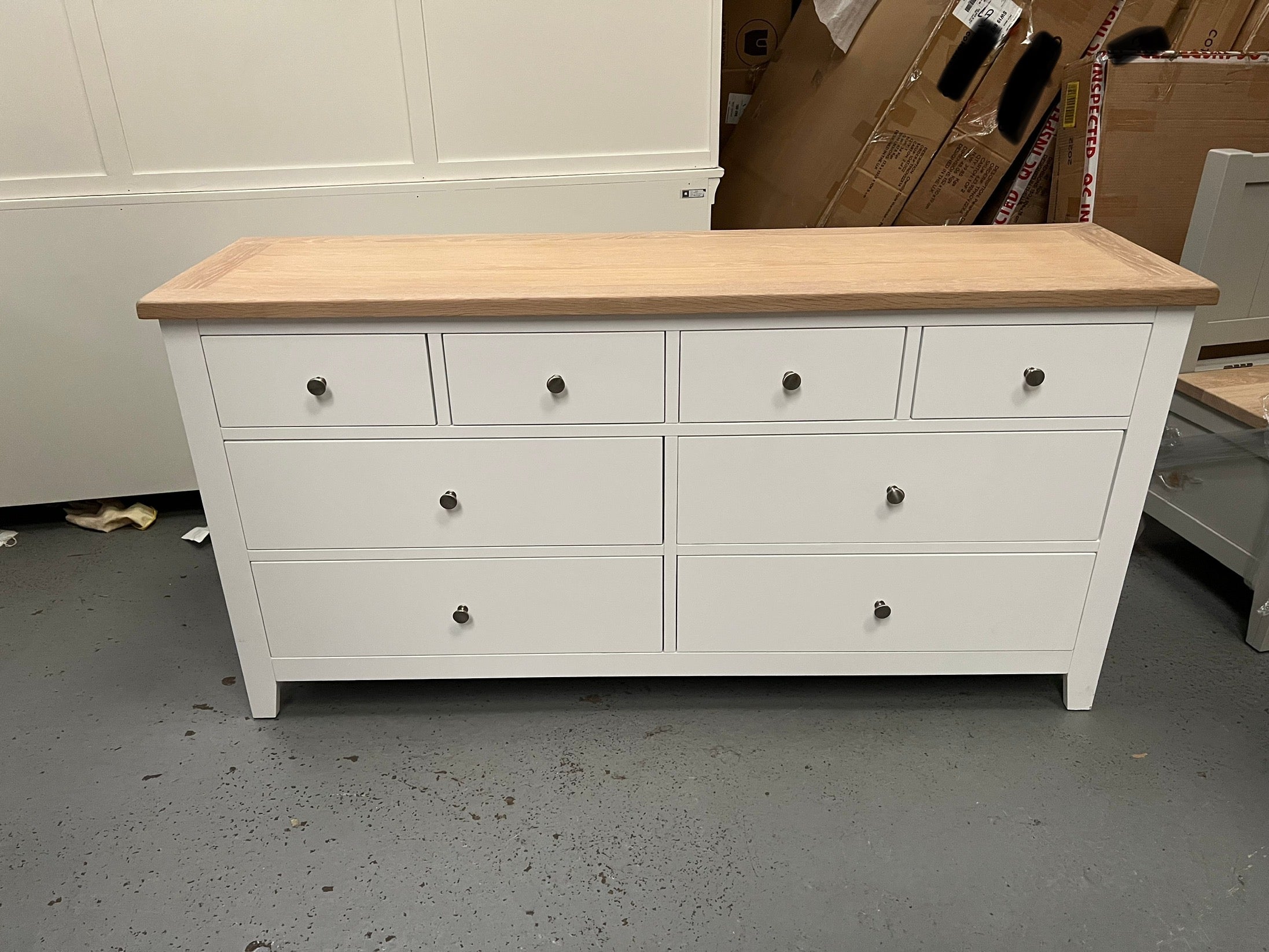 CHESTER PURE WHITE
8 Drawer Chest Quality Furniture Clearance Ltd