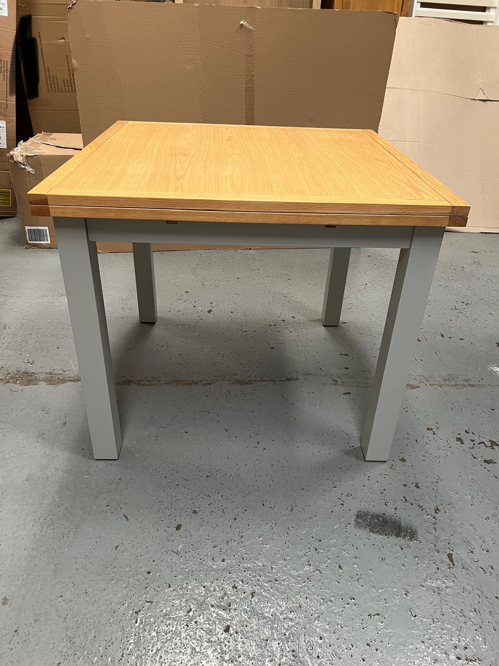 SIMPLY PEBBLE GREY
4-6 Seater Extending Dining Table Quality Furniture Clearance Ltd
