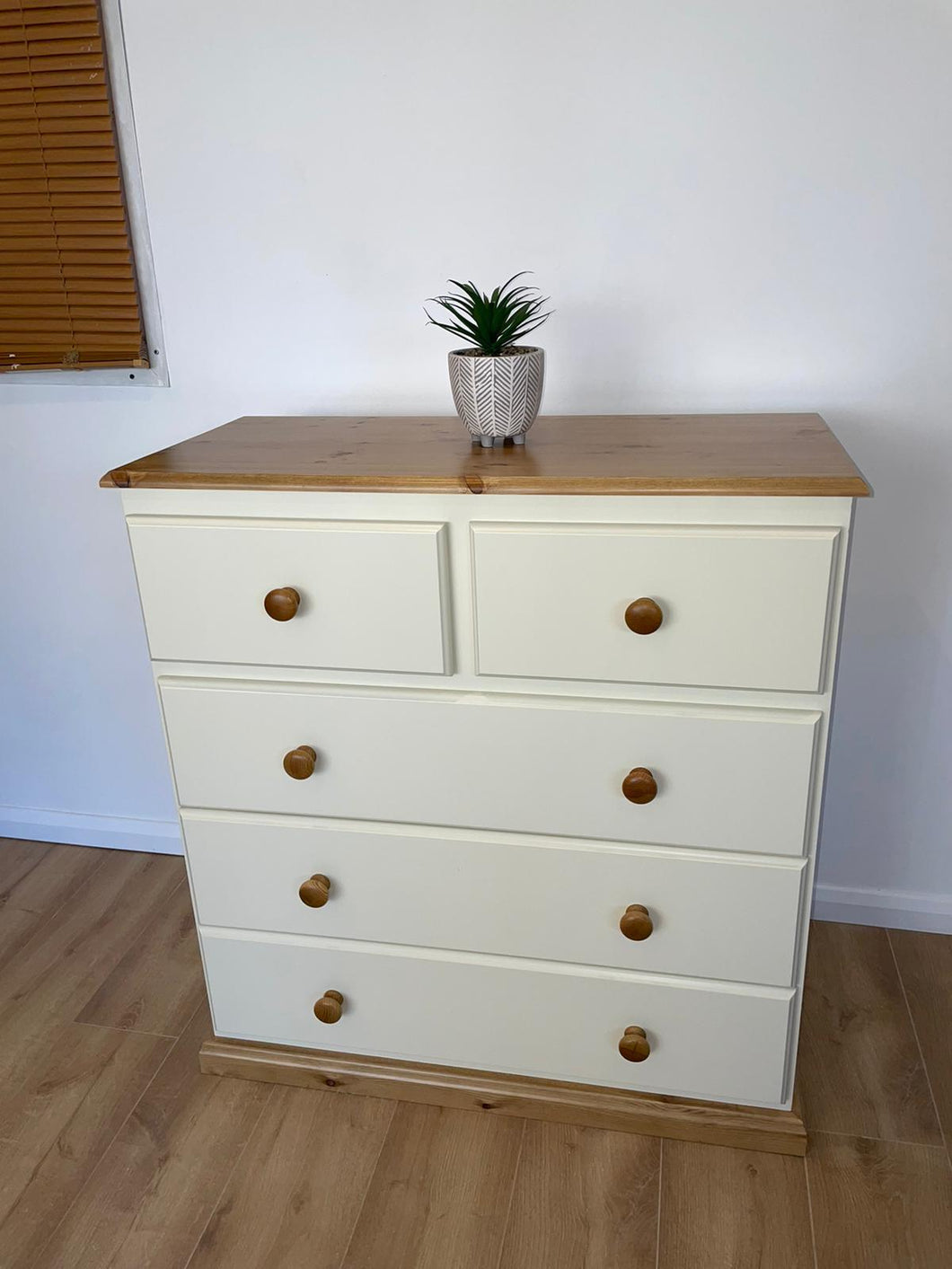 HARTFORD 2 OVER 3 DRAWER CHEST – IVORY / PINE furniture delivered 