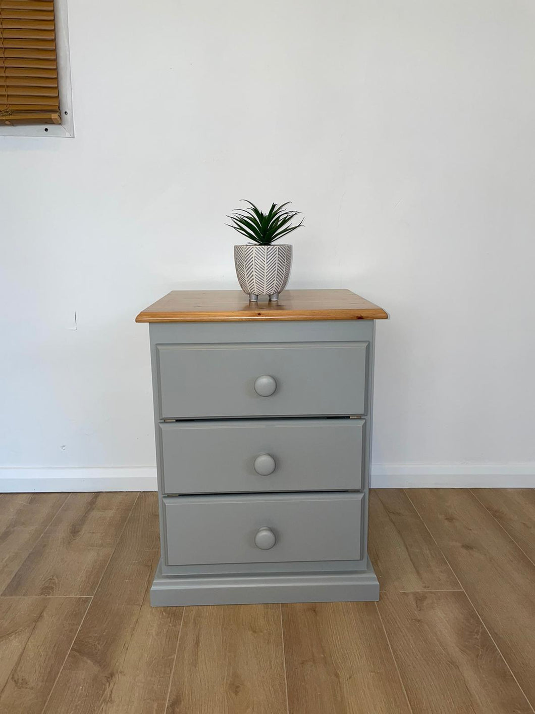 HARTFORD – 3 DRAWER BEDSIDE – GREY/ PINE furniture delivered 