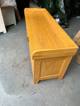 Load image into Gallery viewer, Oakland Rustic Oak Hidden Shoe Storage Bench Quality Furniture Clearance Ltd
