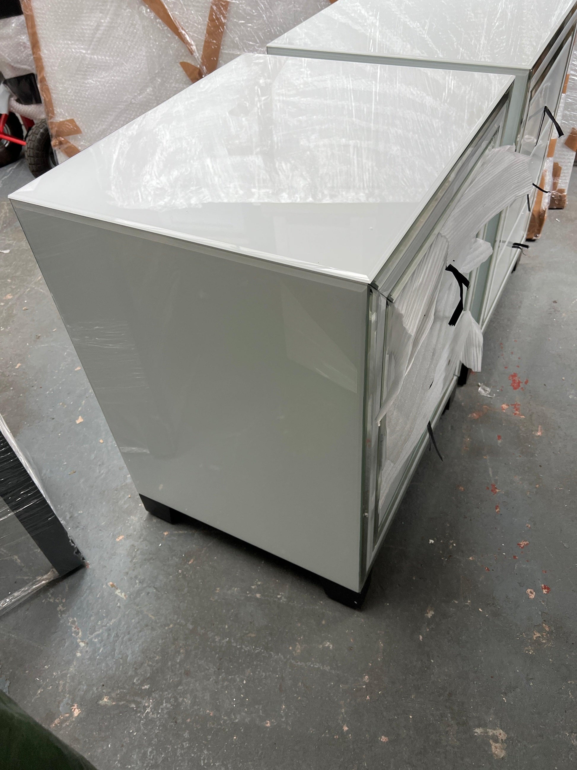 Set of 2 White Mirror 3 Drawer Bedside Cabinet Quality Furniture Clearance Ltd