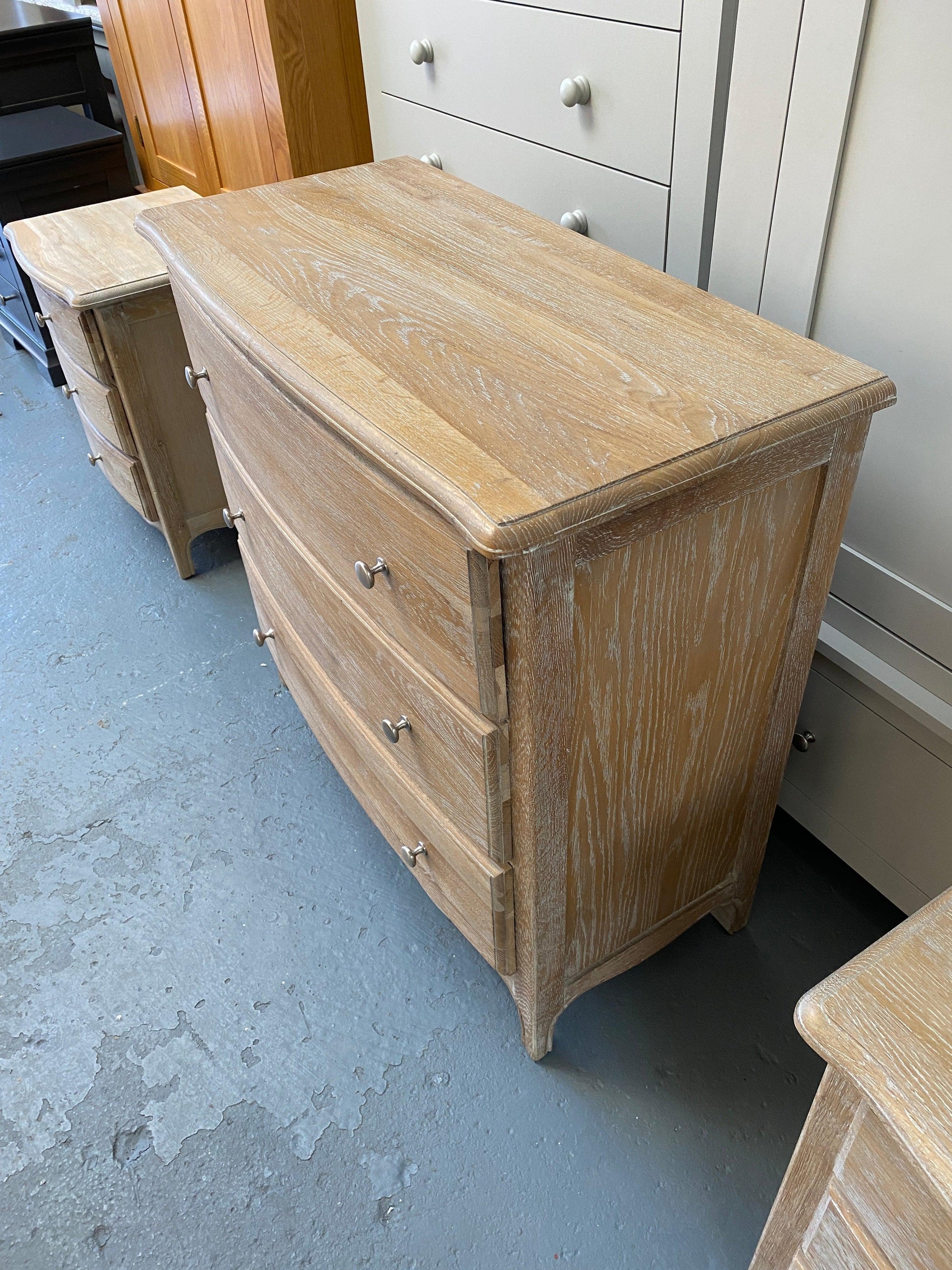 Limewash Oak 3 Drawer Chest. - furniture delivered 