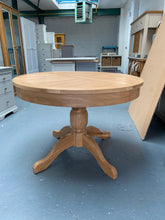 Load image into Gallery viewer, Oak 110-145cm Round Ext. Table furniture delivered 
